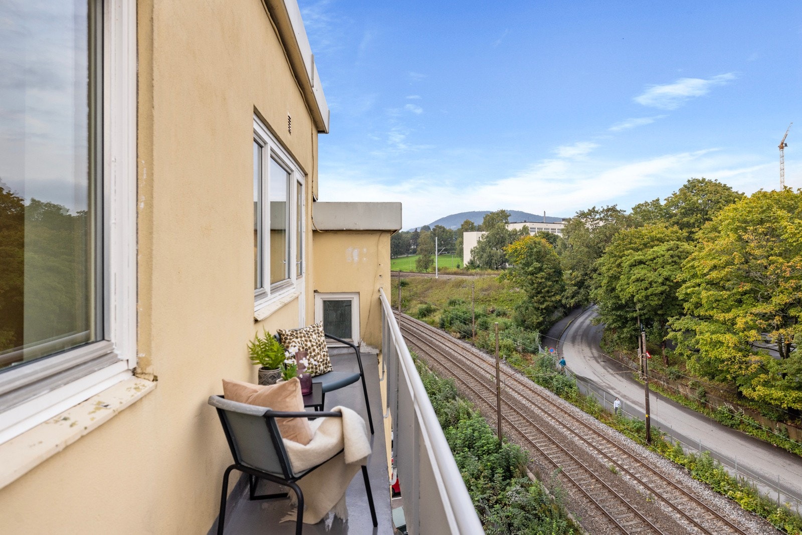 Fra stuen er det utgang til balkong. Galleribilde