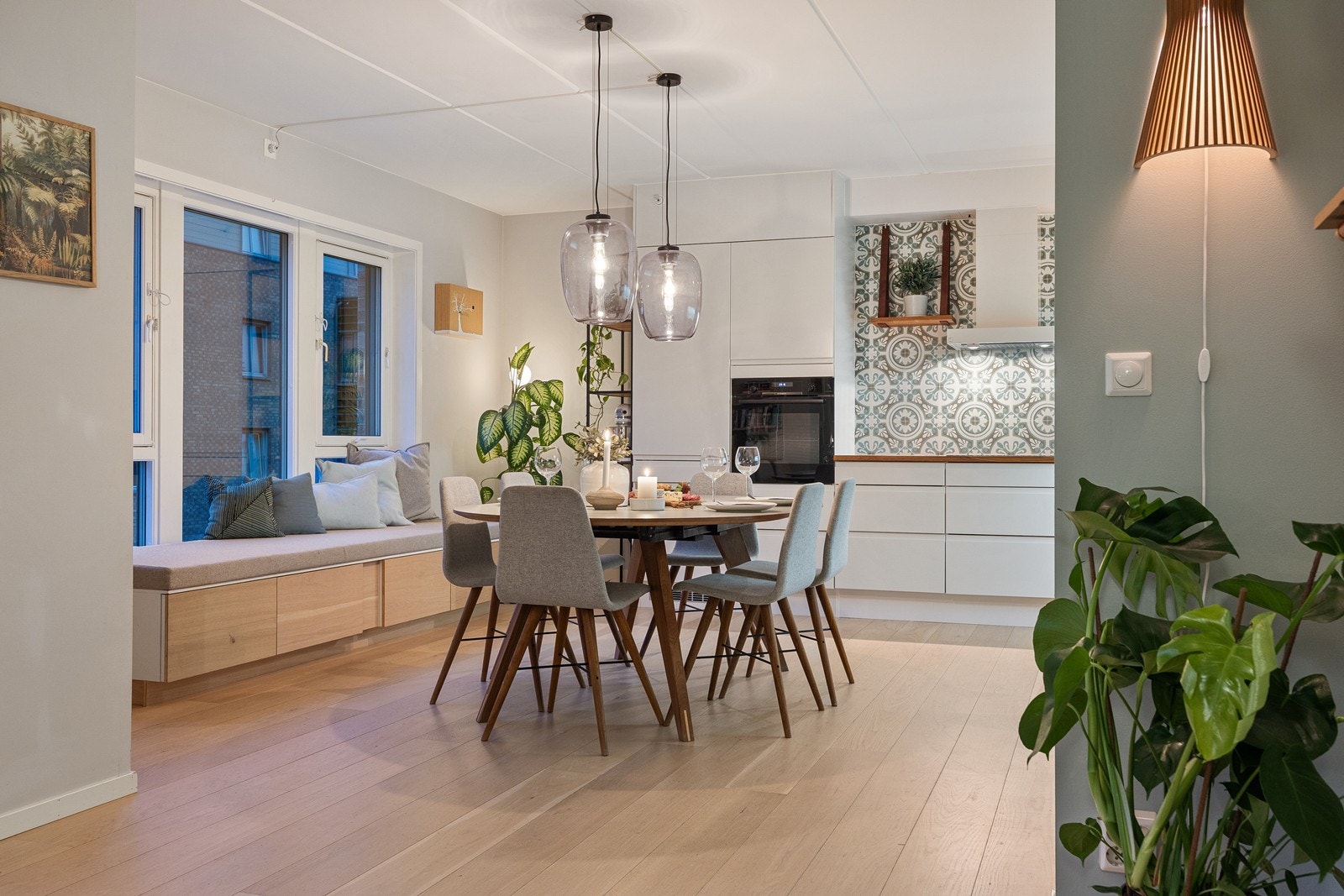 Kveldsstemning: Spiseplass Galleribilde