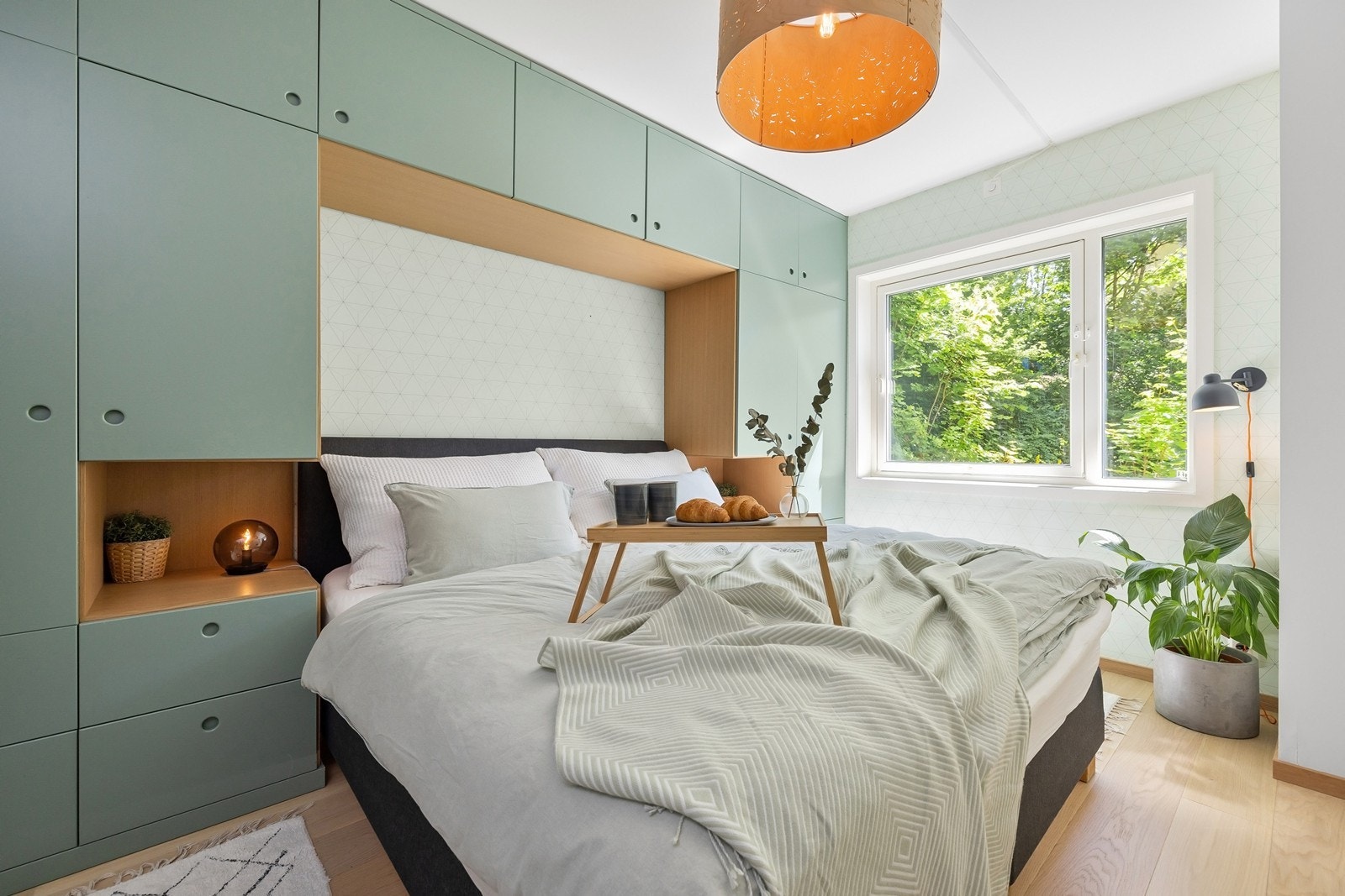 Hovedsoverom. God størrelse som er godt utnyttet med plassbygde skap Galleribilde