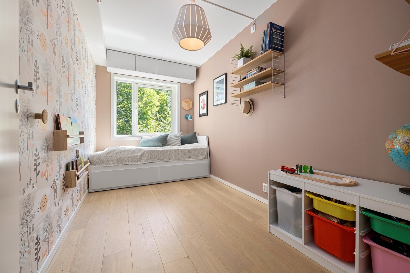 Soverom 2 innredet med skap fra HTH Galleribilde