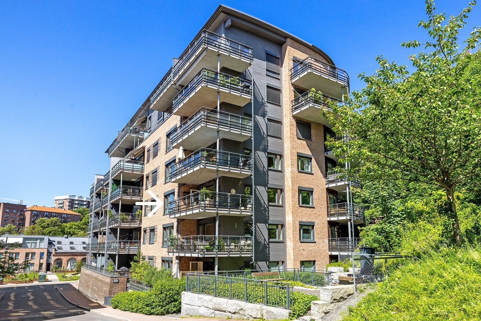 Fasade sett fra syd markert med leilighetens plassering Galleribilde