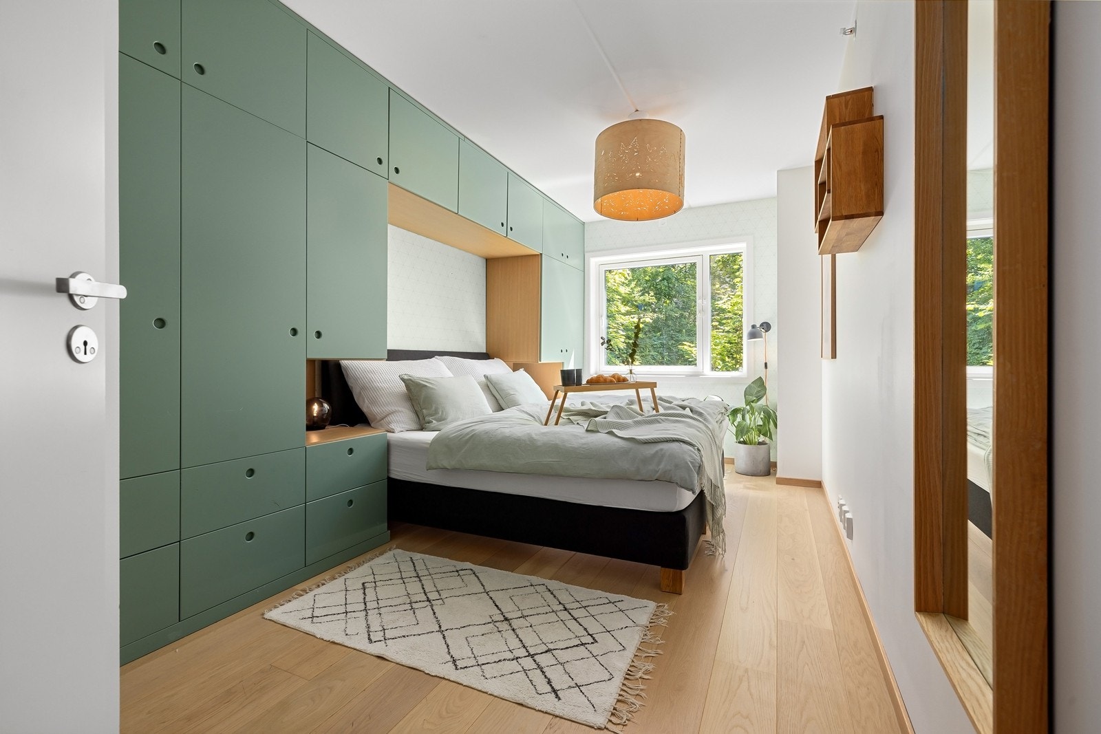 Hovedsoverom. God størrelse som er godt utnyttet med plassbygde skap Galleribilde