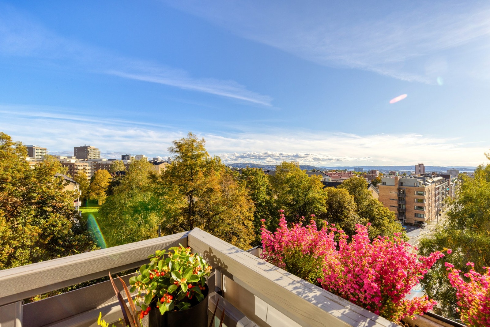 Fra balkongen er det en fantastisk utsikt over store deler av Oslo og Oslofjorden. Galleribilde