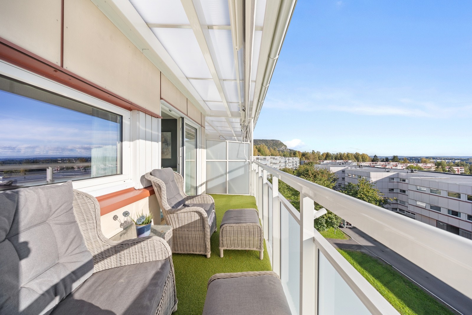 Om sommeren er det sol her fra kl.11 til kl.20.30 ca Galleribilde