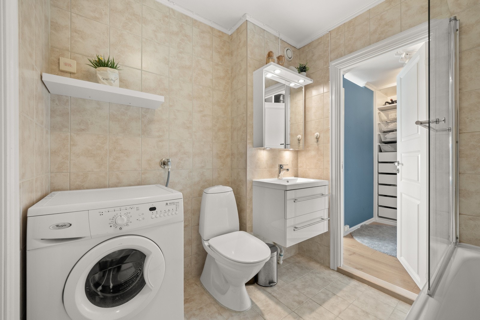 Stort bad fra 2014 med varmekabler i gulv Galleribilde