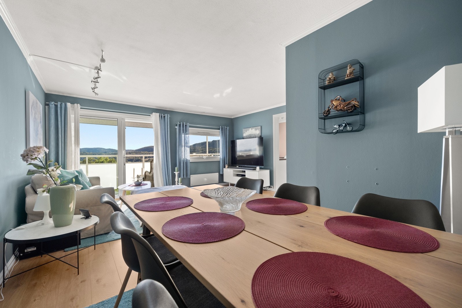 Fra stuen er det adkomst til balkongen Galleribilde