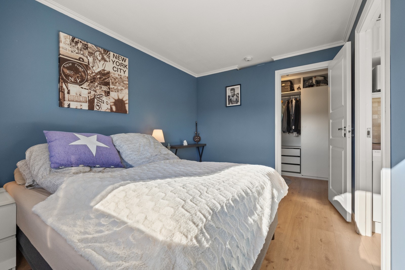 Fra soverommet er det adkomst til walk-in-closet Galleribilde