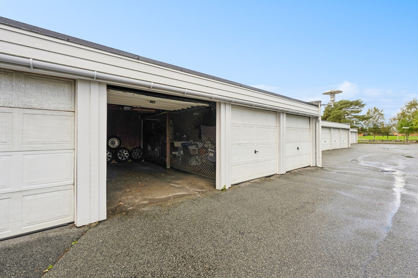 Det følger garasjeplass i felles rekke. Galleribilde