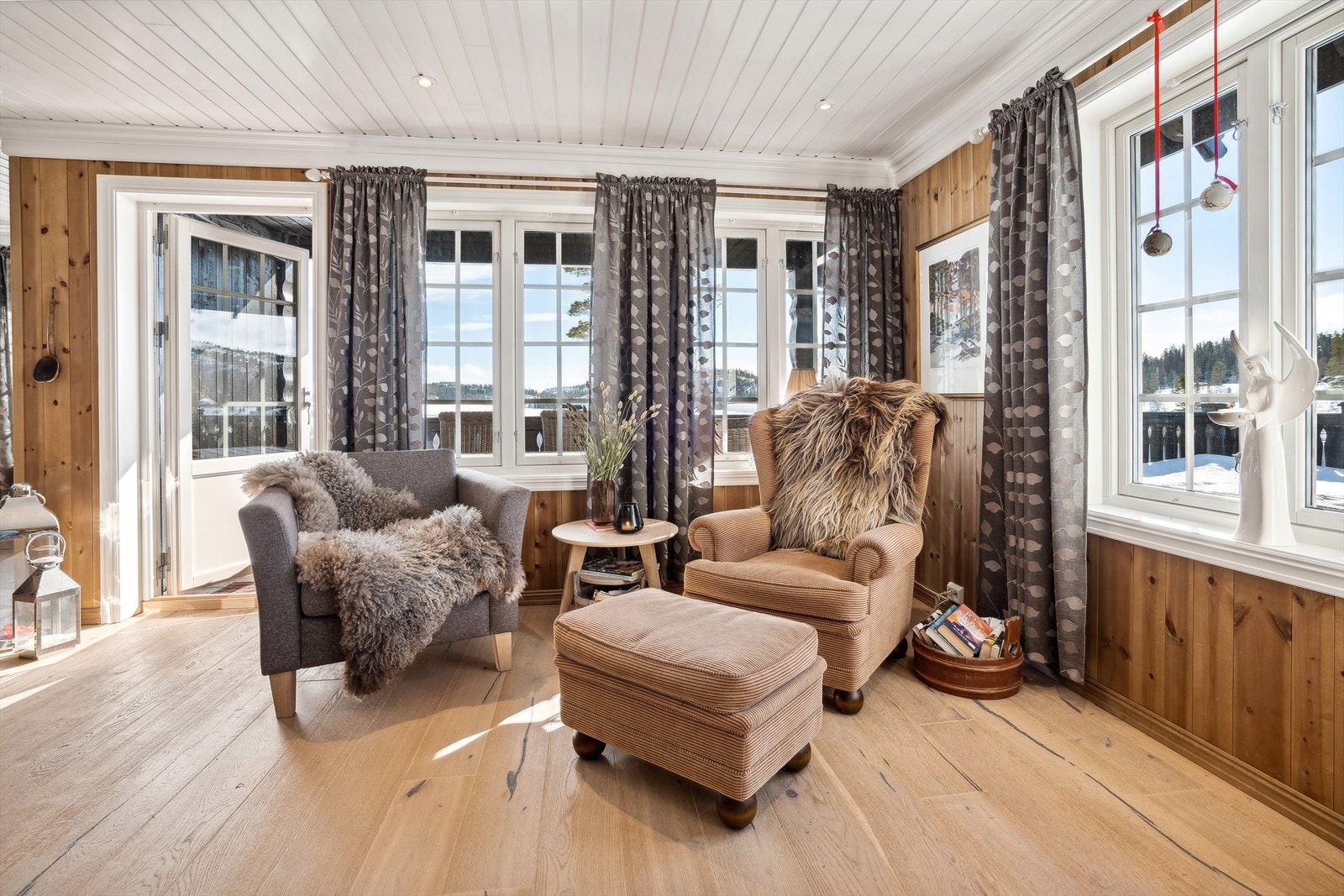 Lese bok eller scrolle på telefon, her får du iallfall ro Galleribilde