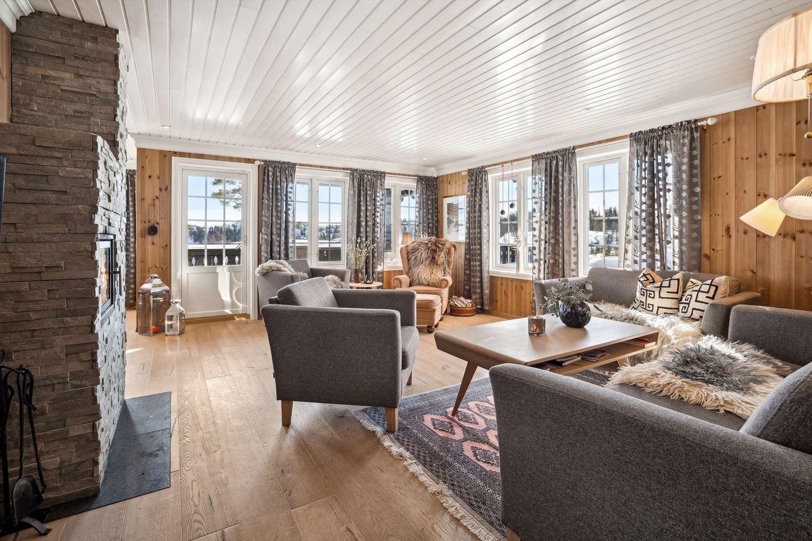 Vedovn i hjertet av hytta gir ekstra hygge Galleribilde