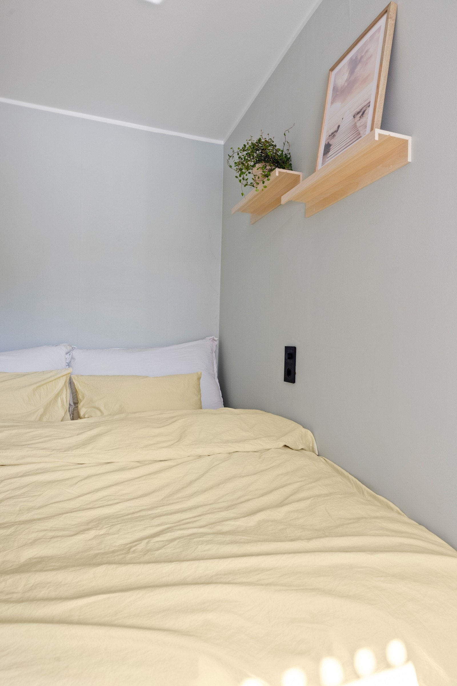 Sengen er 180 cm, så her er det plass til stor seng! Galleribilde