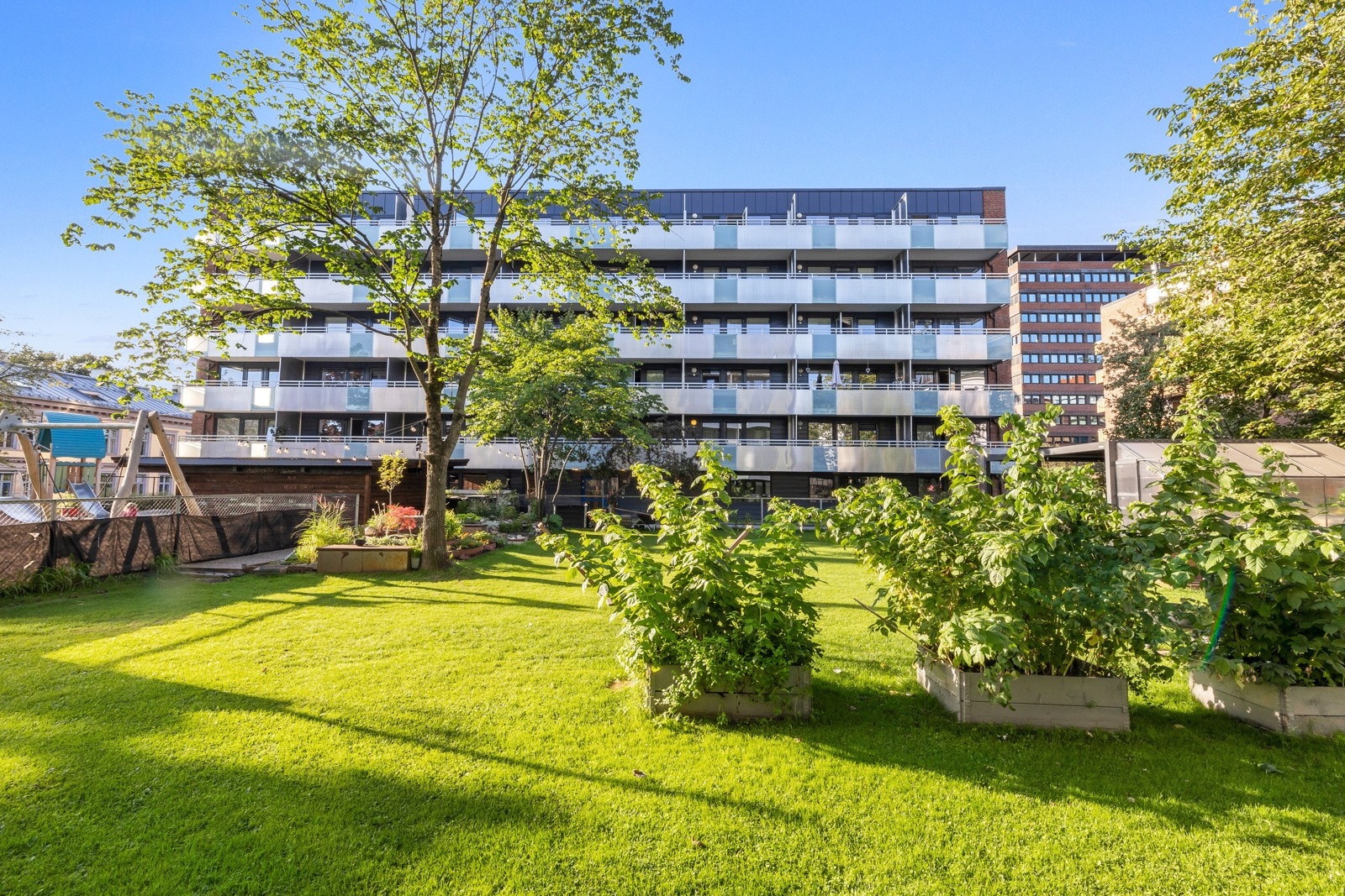 Bakgården. Galleribilde