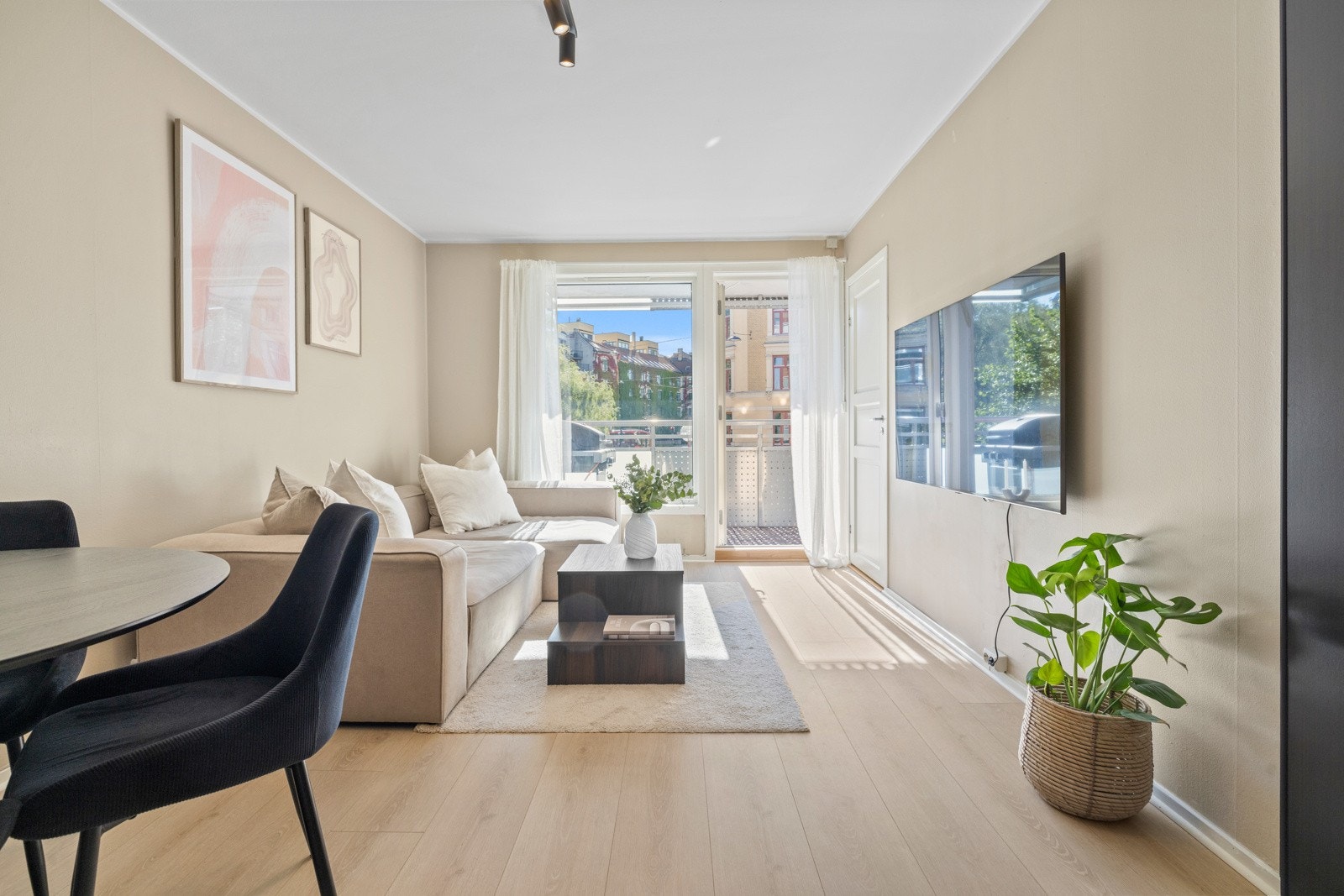 En lekker og moderne 2-roms selveier med god planløsning og stor solrik balkong! Galleribilde