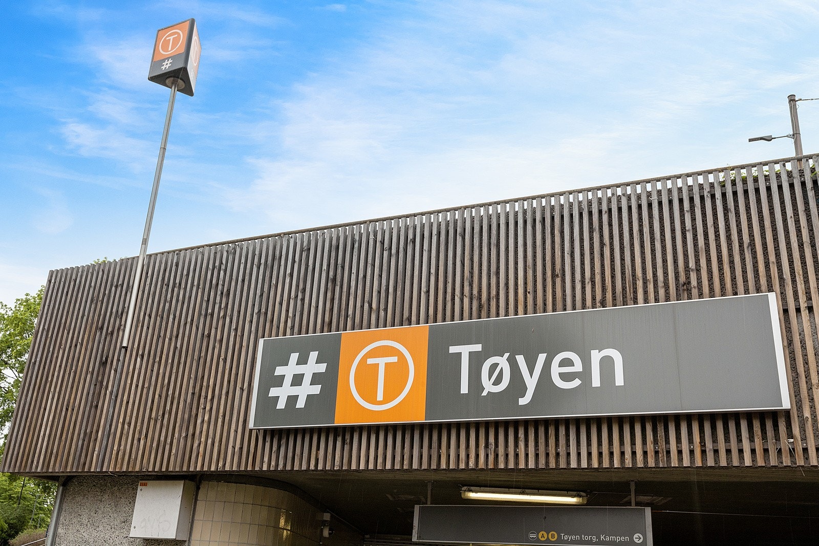 T-banen ligger 2 minutter unna og frakter deg raskt til andre deler av Oslo. Det tar ca. 4 minutter inn til Jernbanetorget og ca. 7 min til Nationaltheatret. Galleribilde