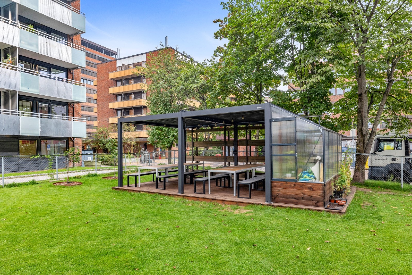 Bakgården. Galleribilde