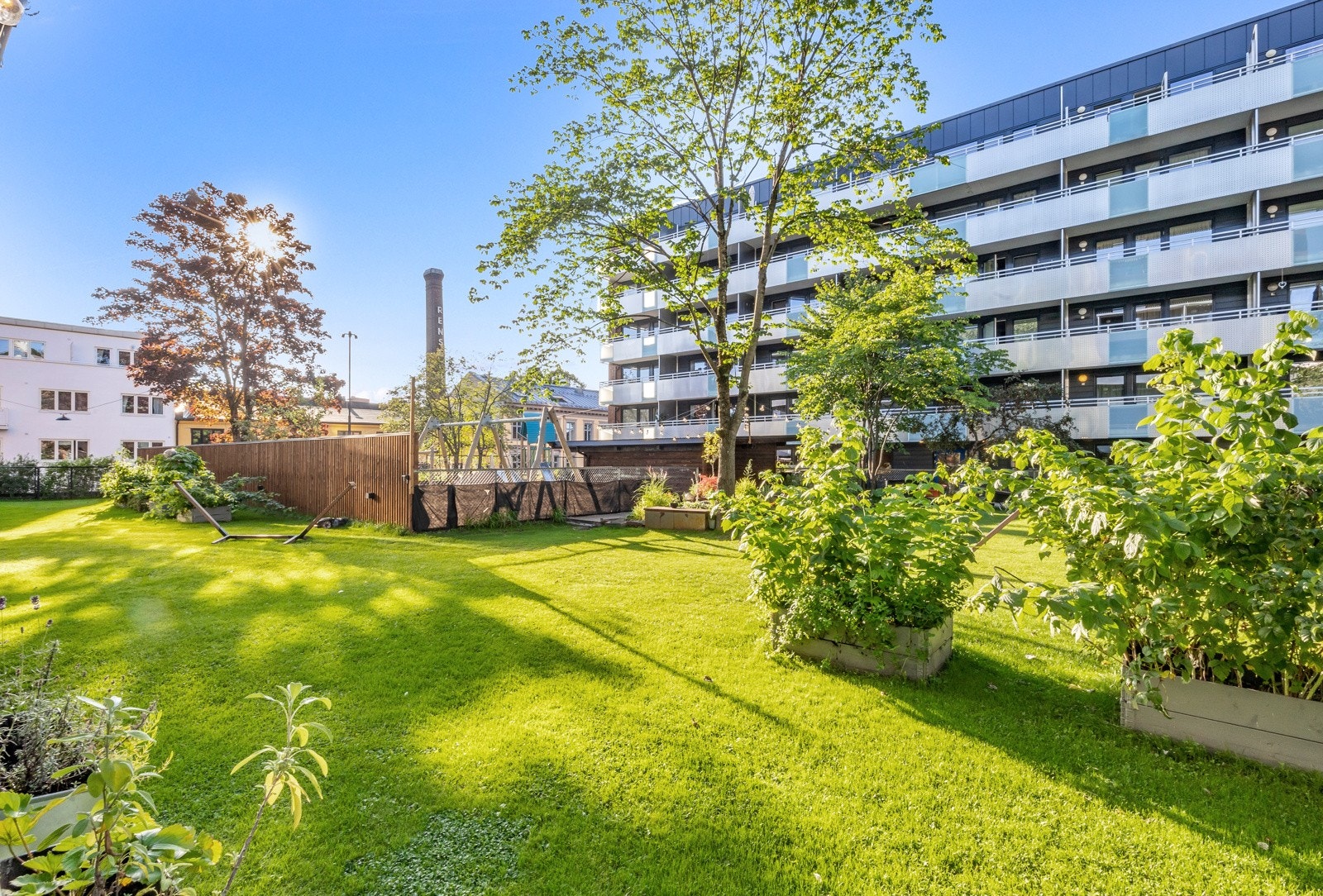 Bakgården. Galleribilde