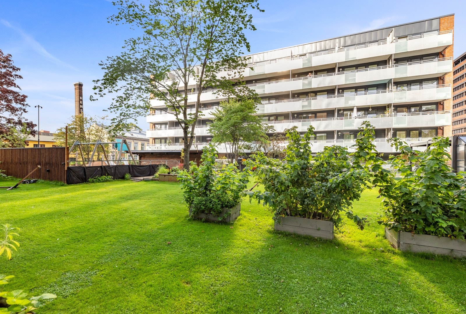 Bakgården. Galleribilde