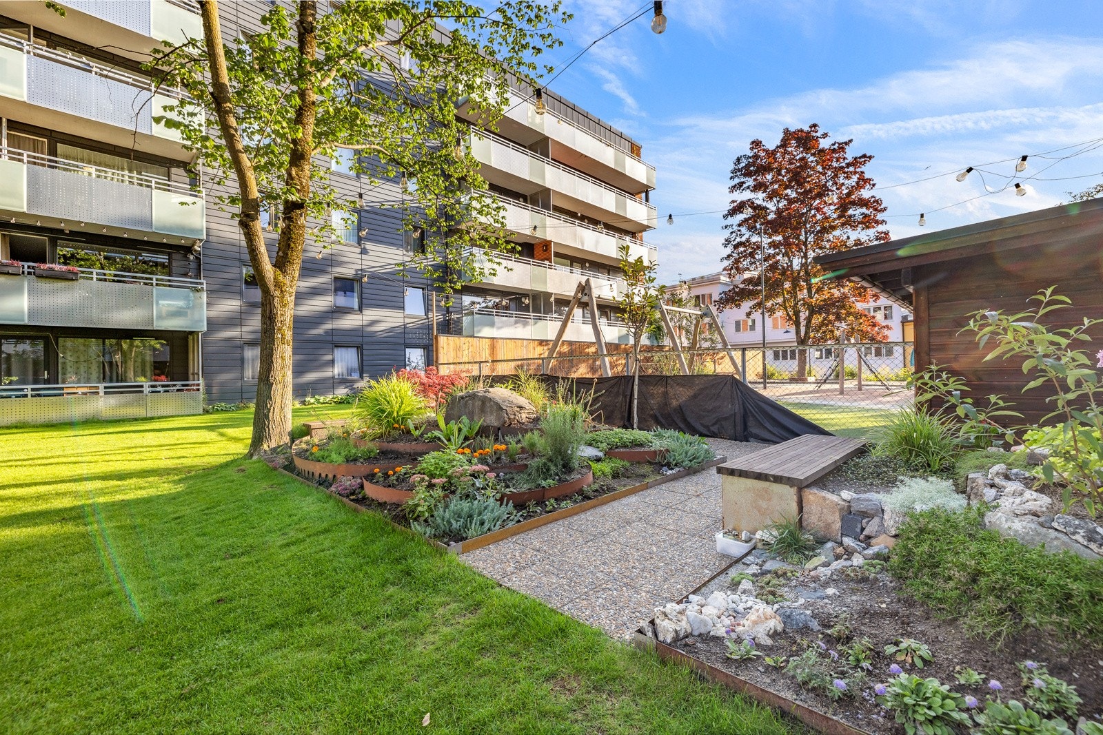 Bakgården. Galleribilde