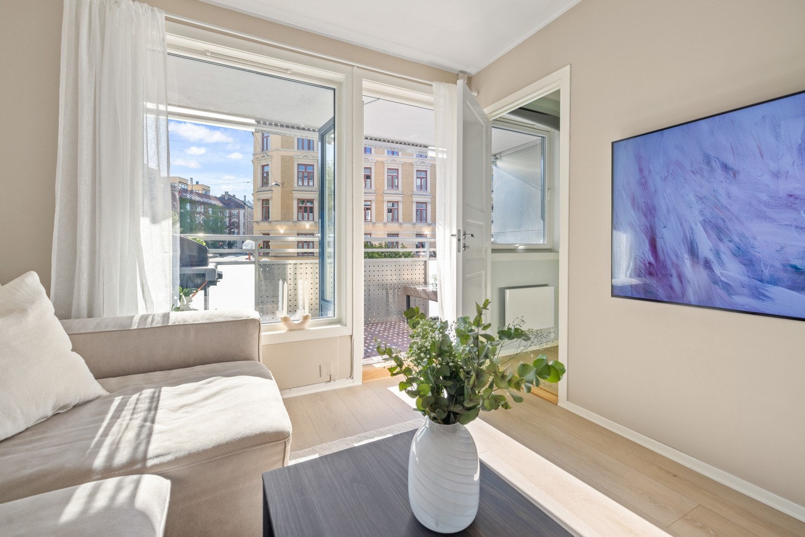 Alt av vegger og tak er overflatebehandlet/malt i 2020. Galleribilde