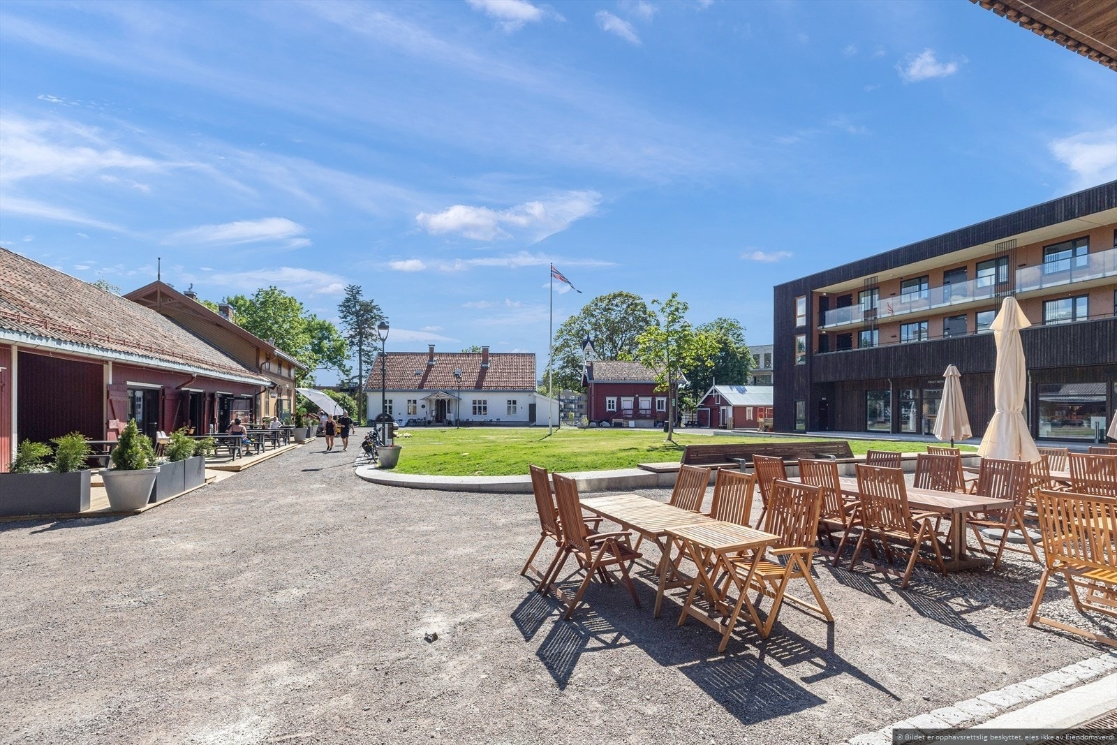 Lillo Gård ligger noen få minutter gange fra leiligheten som byr på søte kafeer og restauranter. Galleribilde