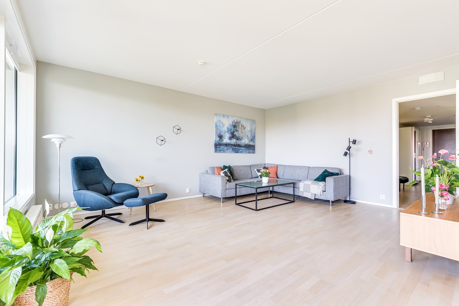 Innflytningsklar og moderne 3-roms i bygg fra 2014 med heis og garasje Galleribilde