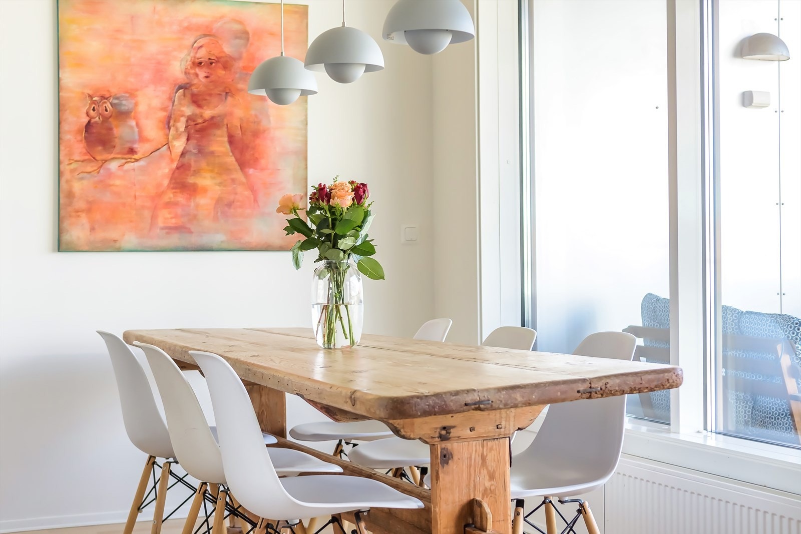 Det er god plass til et stort spisebord Galleribilde