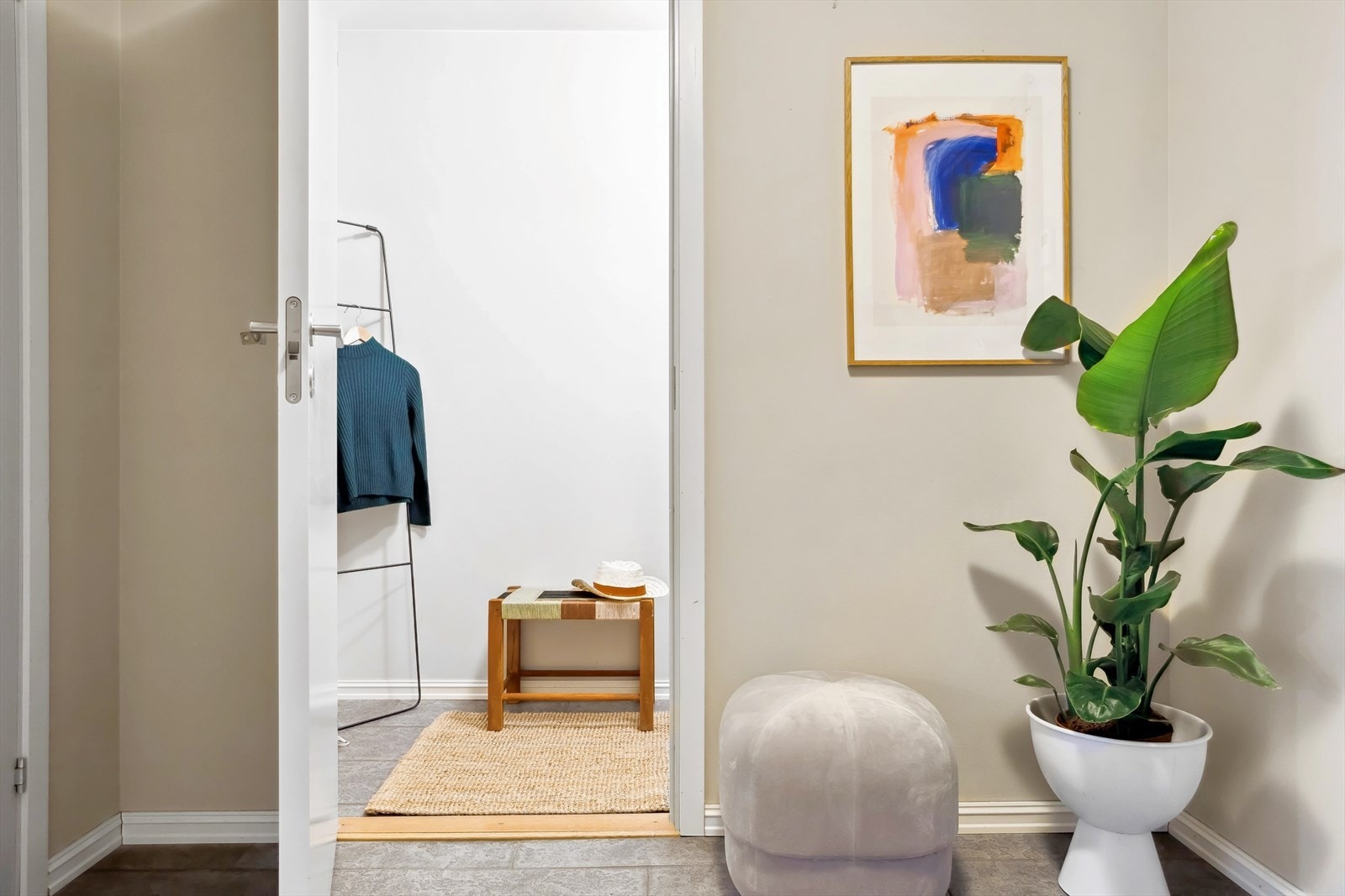 Fra entréen har du tilgang til en praktisk innvendig bod Galleribilde