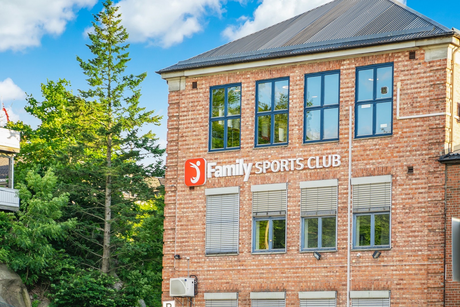 Fra leiligheten har du under 10 min gange til sentrum, treningssenter, matbutikk, Apotek, bakeri og Bratliparken. Det også kort vei til Fredrikstadmarka Galleribilde