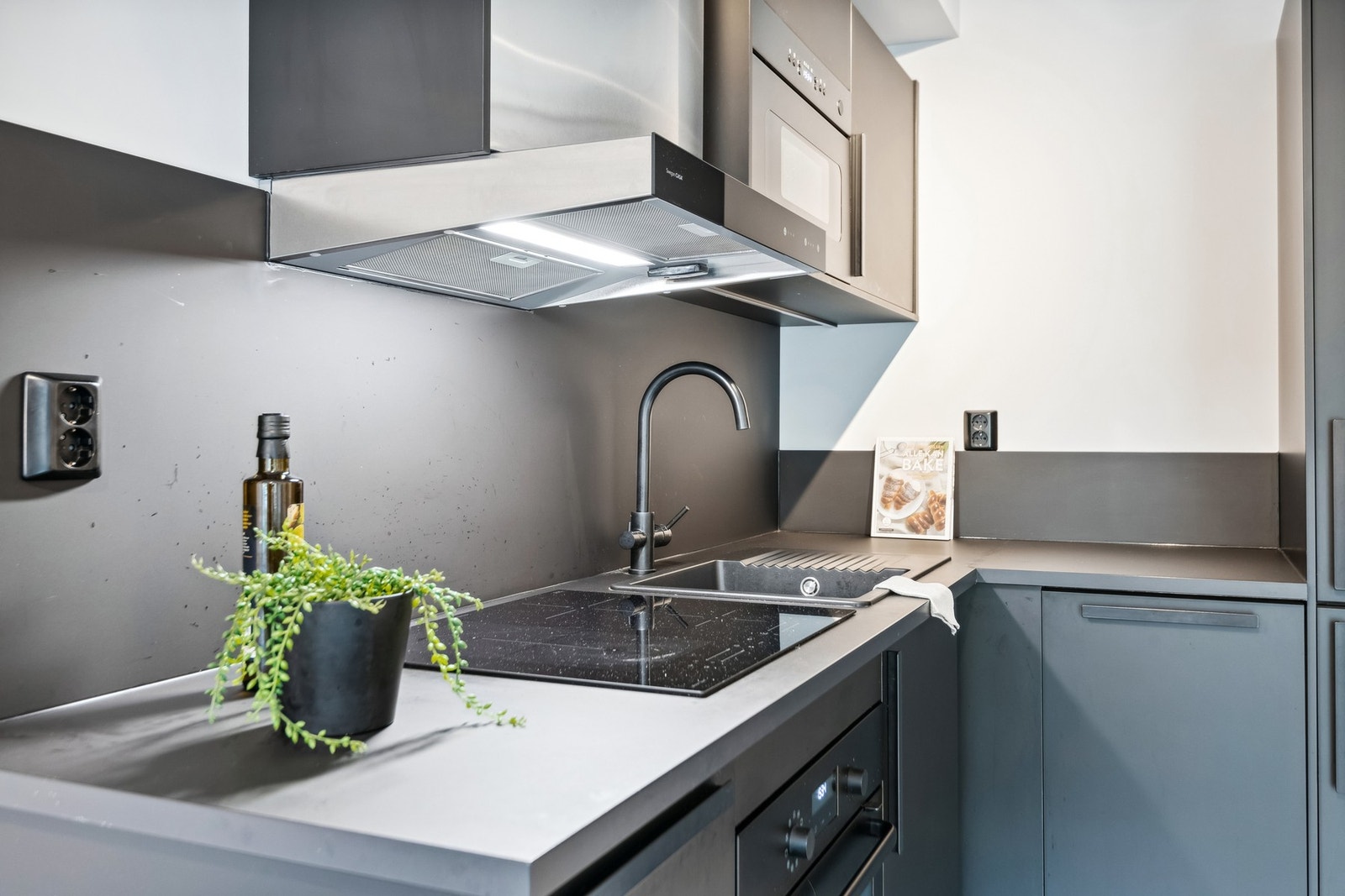 Stue/kjøkken er 18m2 og er godt utnyttet. Galleribilde