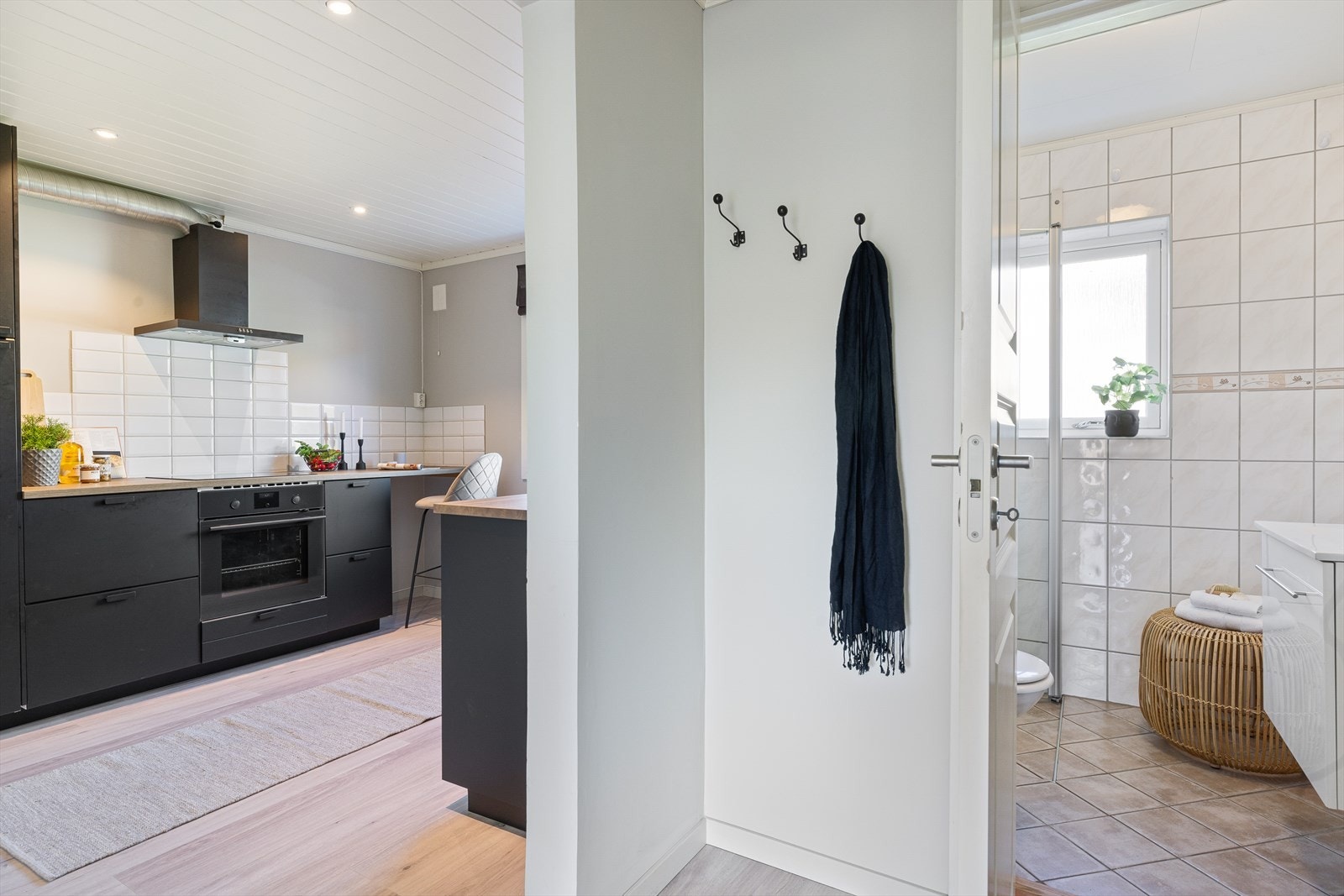 Leiligheten har en praktisk planløsning og fremstår som velholdt og fin Galleribilde