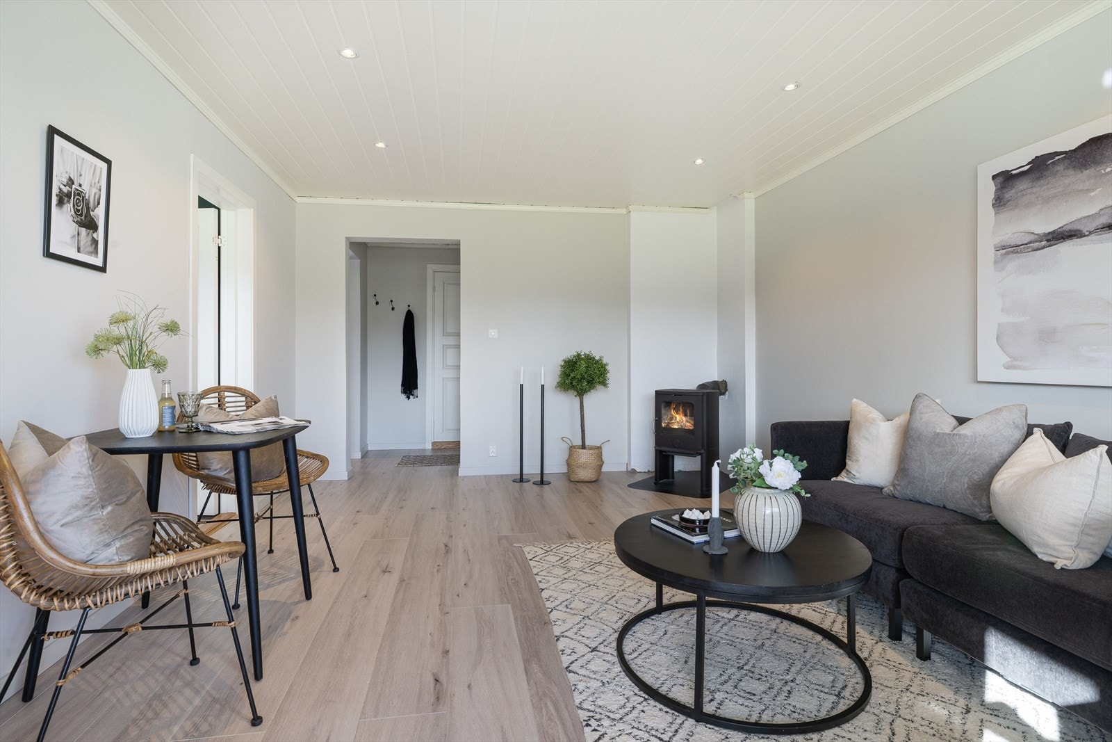 Stuen er lett å innrede med sofagruppe og eventuelt spisebord hvis ønskelig. Galleribilde