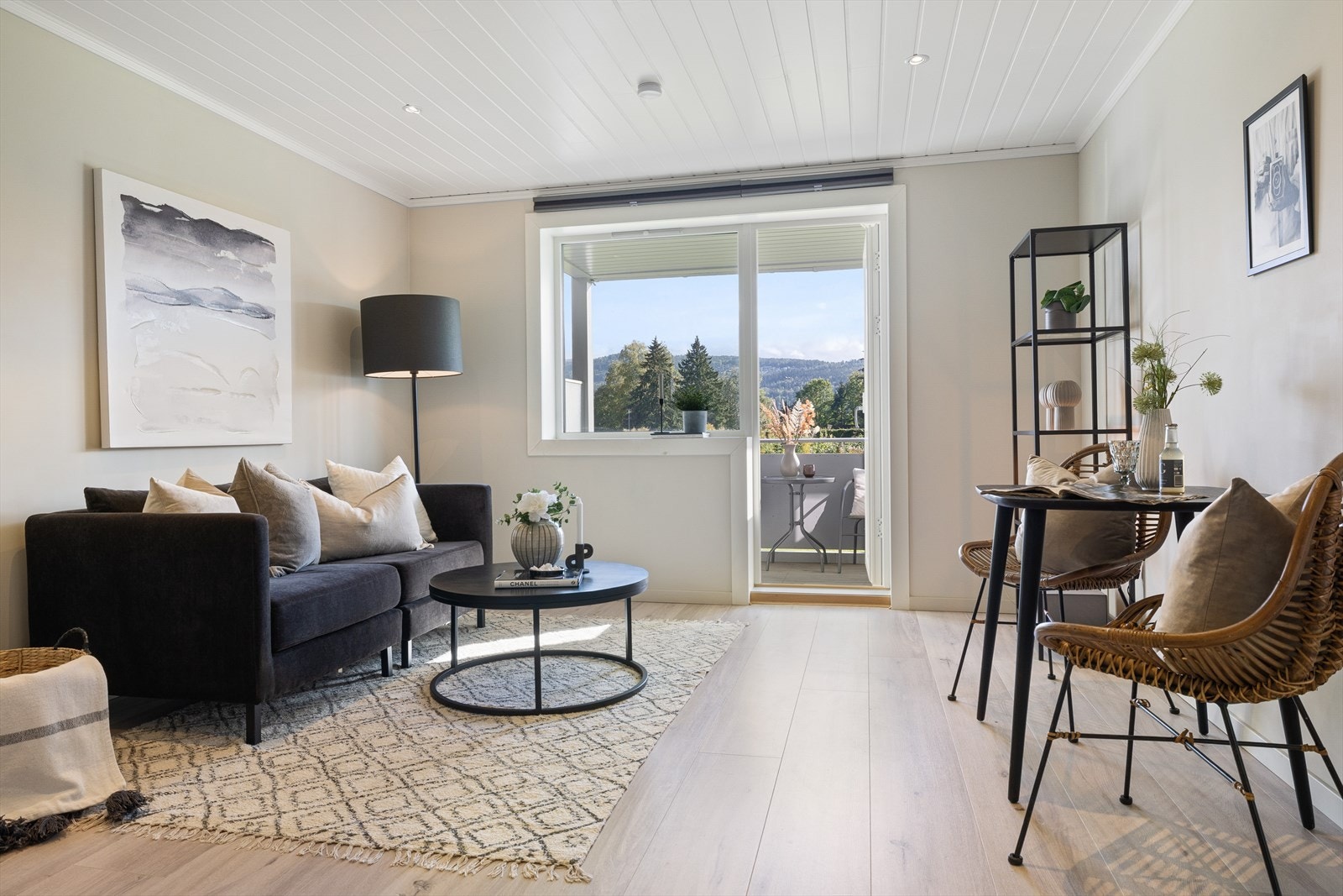 Notar v/Madeleine Lauritzen har gleden av å presentere Valbrottveien 2A! Galleribilde