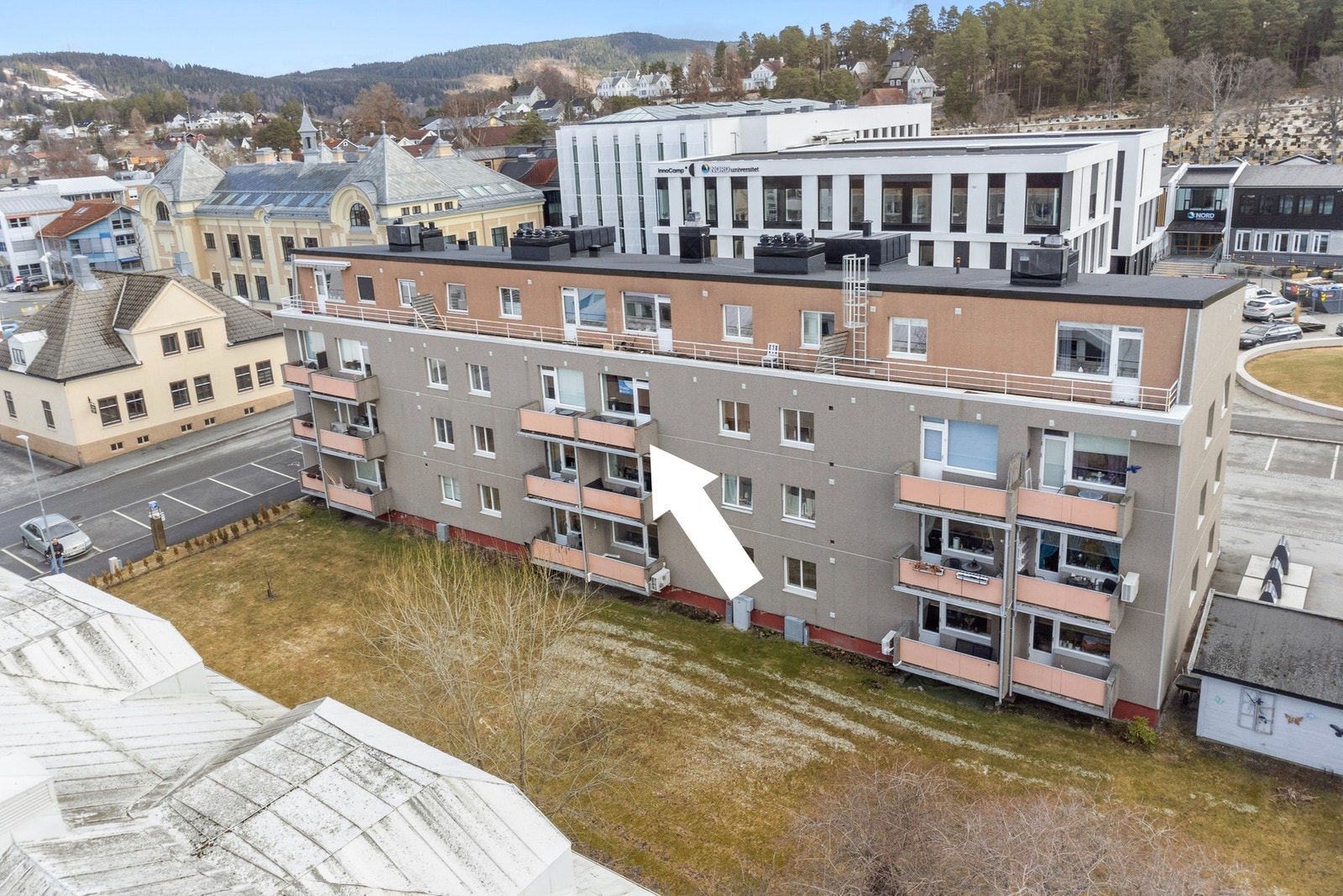 Nord universitet ligger like ved, samt kort vei til alle sentrumsfasiliteter. Galleribilde