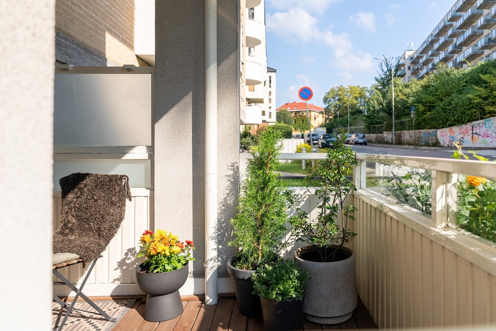 Dette er en lys og koselig 2-roms leilighet, beliggende i et veletablert og sentralt boområde på Torshov. Galleribilde