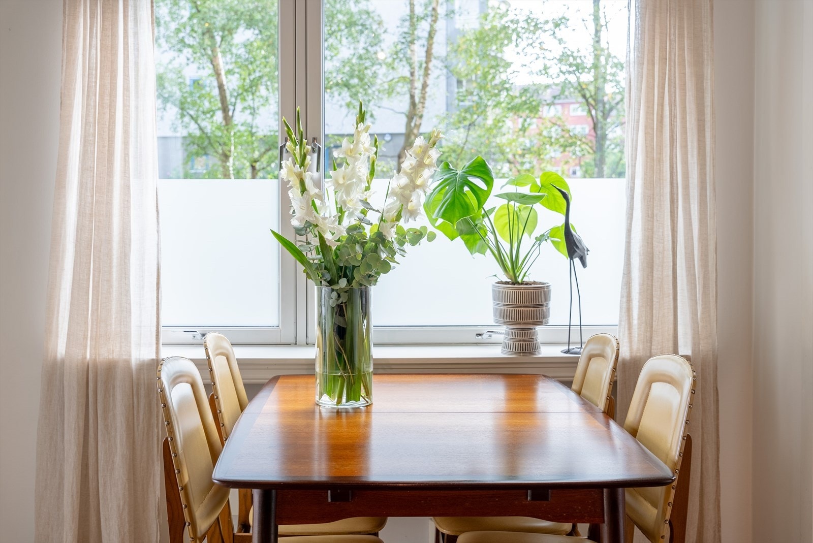 Store vindusflater slipper inn godt med lysinnslipp. Galleribilde