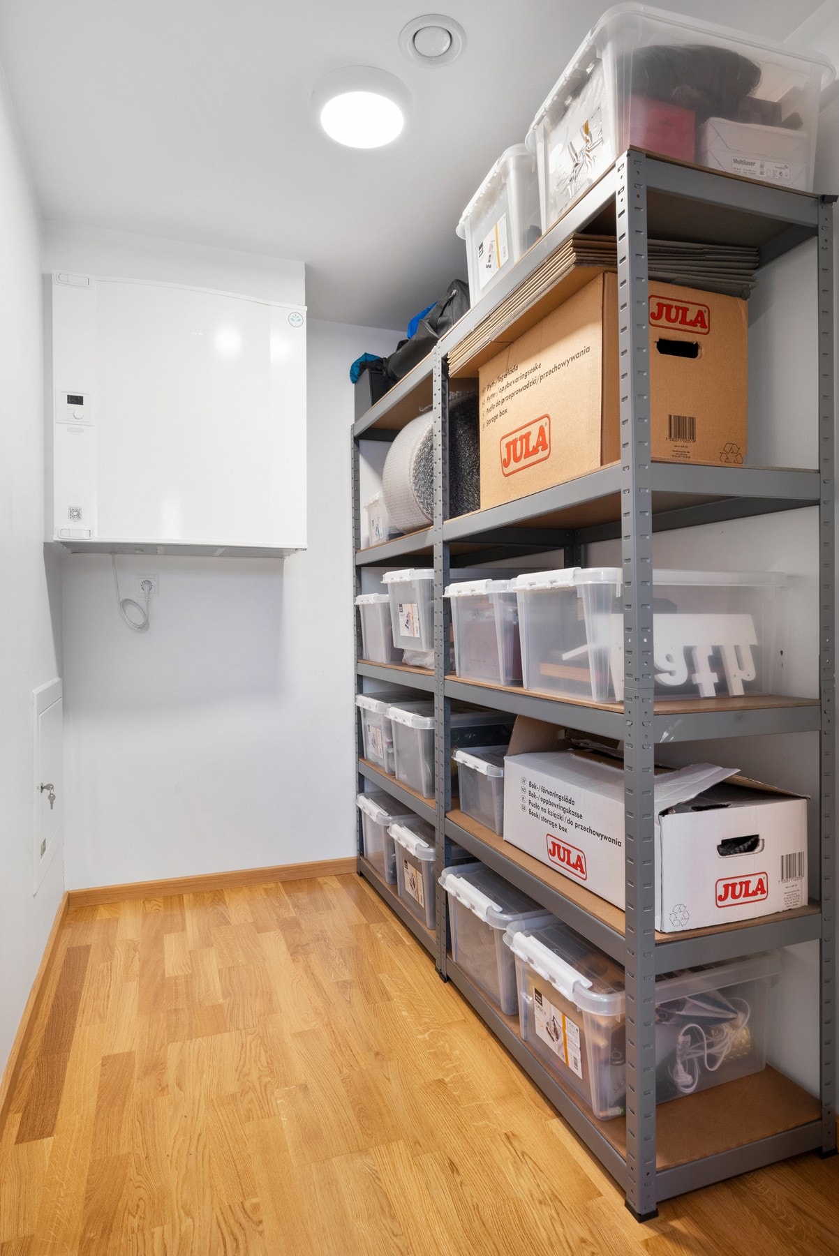Bod på 3,5m² med inngang fra soverommet. Galleribilde