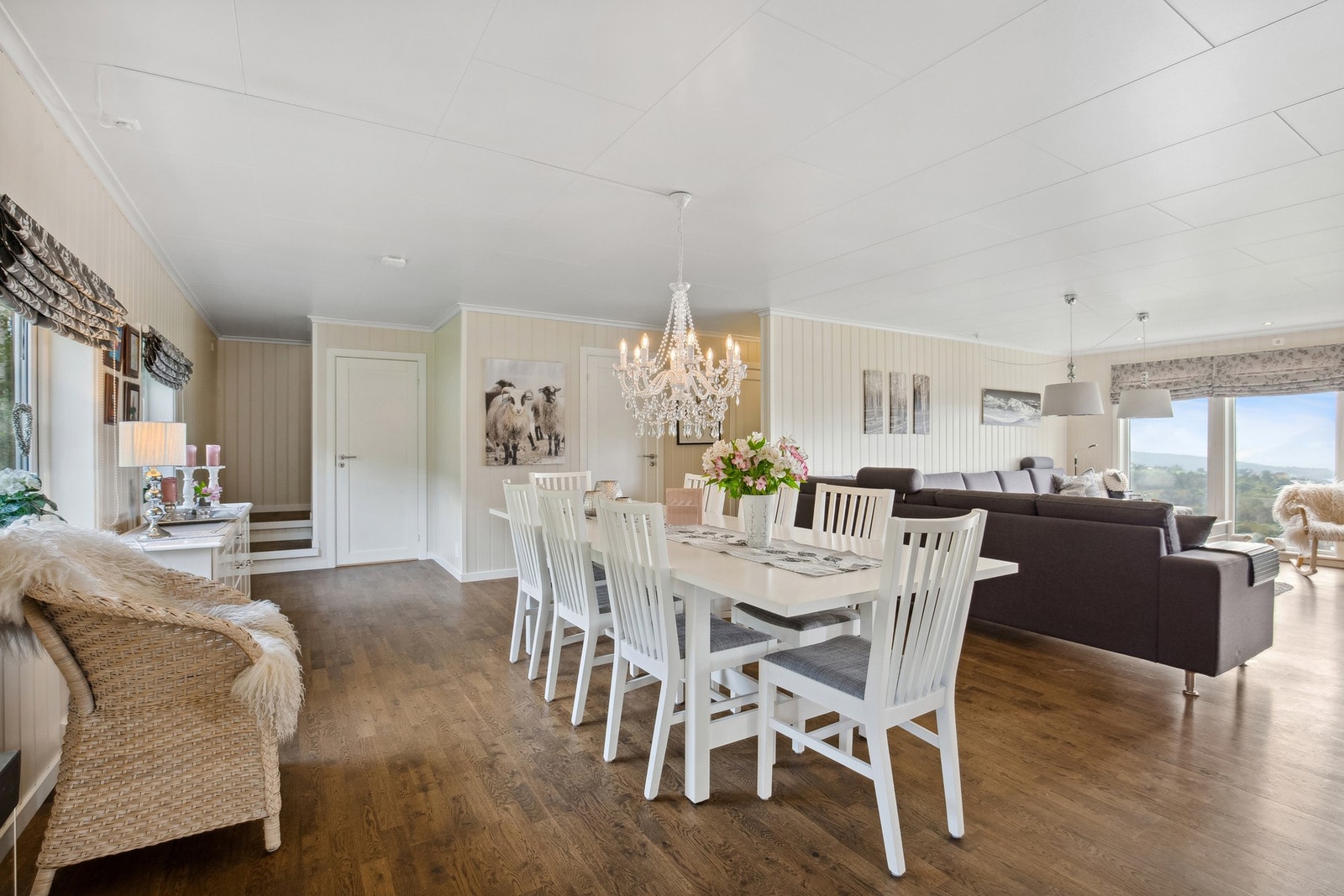 Her er det plass til stor spisestue! Galleribilde