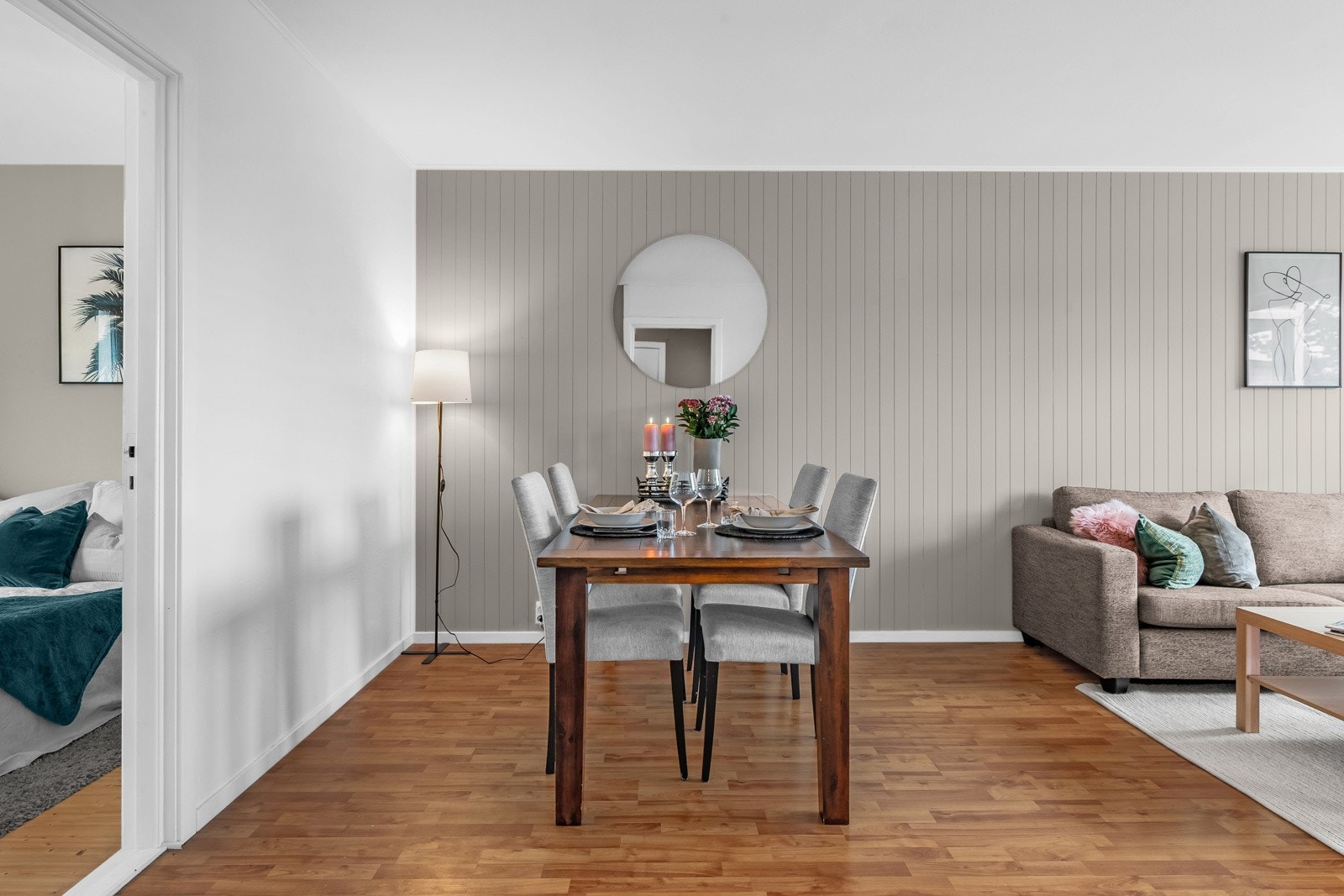 Det er god plass til spisebord Galleribilde