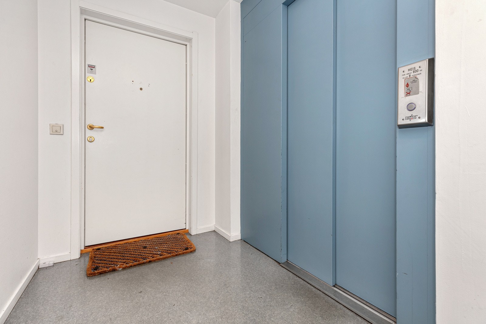Heis og inngang Galleribilde