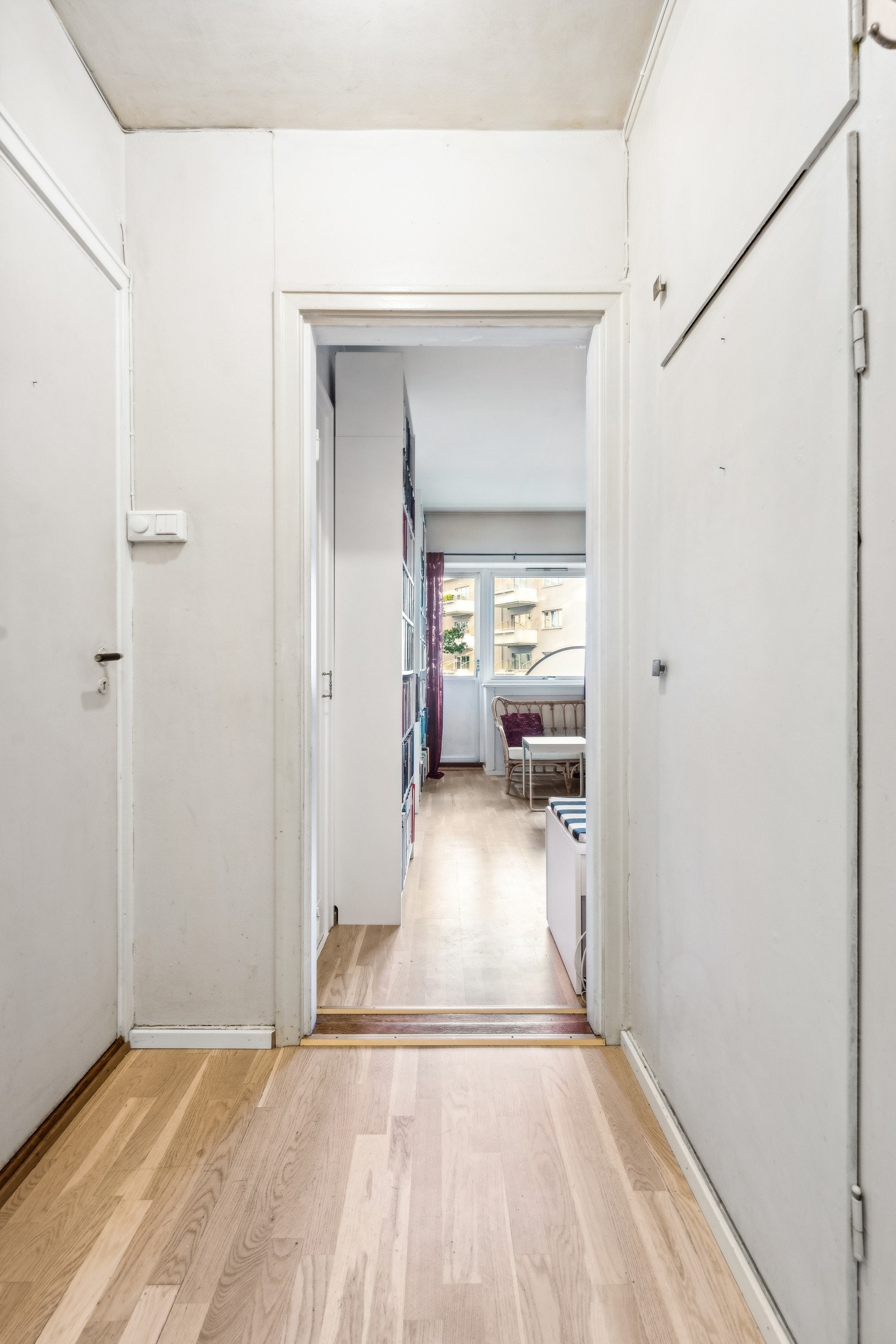 Entré med praktisk, innbygd skap Galleribilde