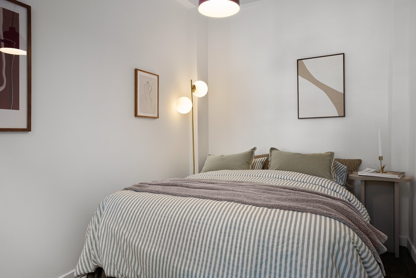 Soverom av god størrelse og vender ut mot rolig bakgård. Galleribilde