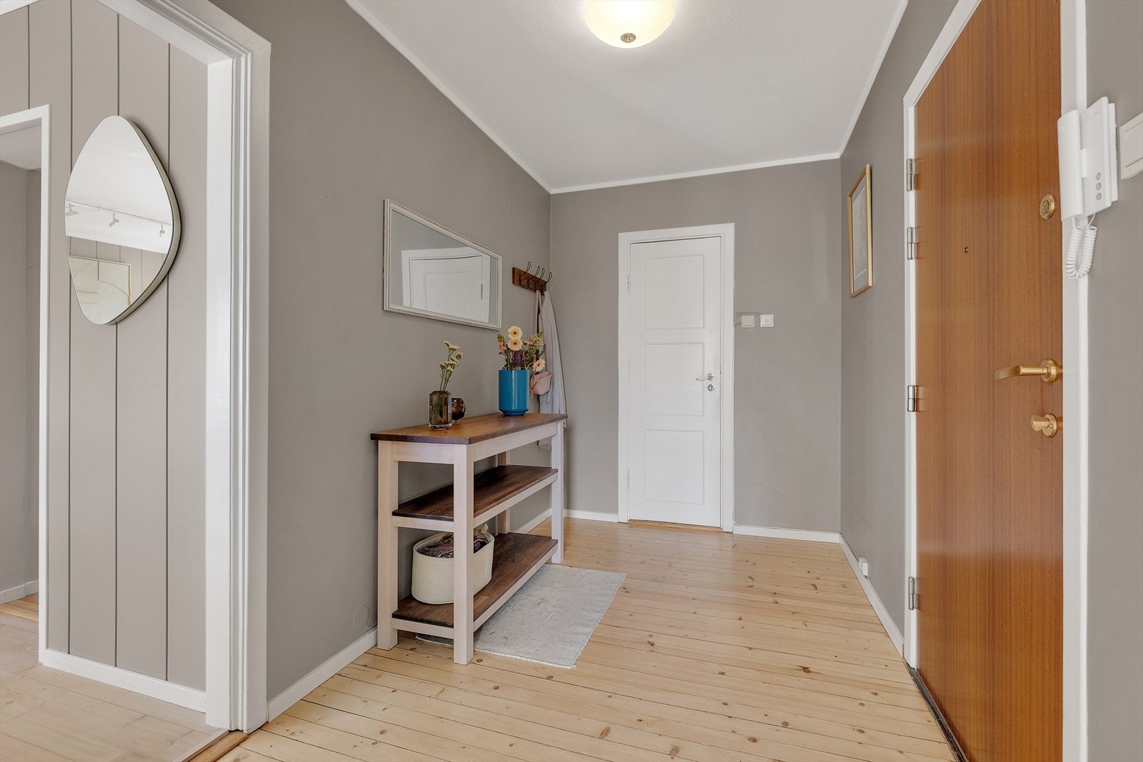 Boligen disponerer stor bod i kjeller på 13 kvm samt loftsbod på 8 kvm gulvareal Galleribilde