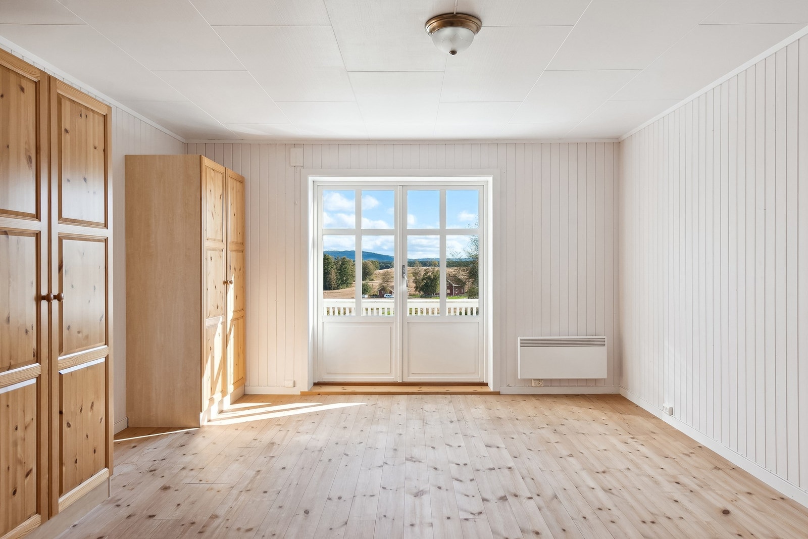 Soverom 3 med utgang til solrik balkong Galleribilde