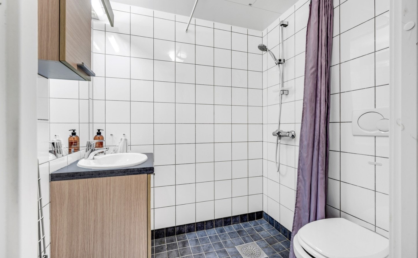 Flislagt bad med varme i gulv Galleribilde