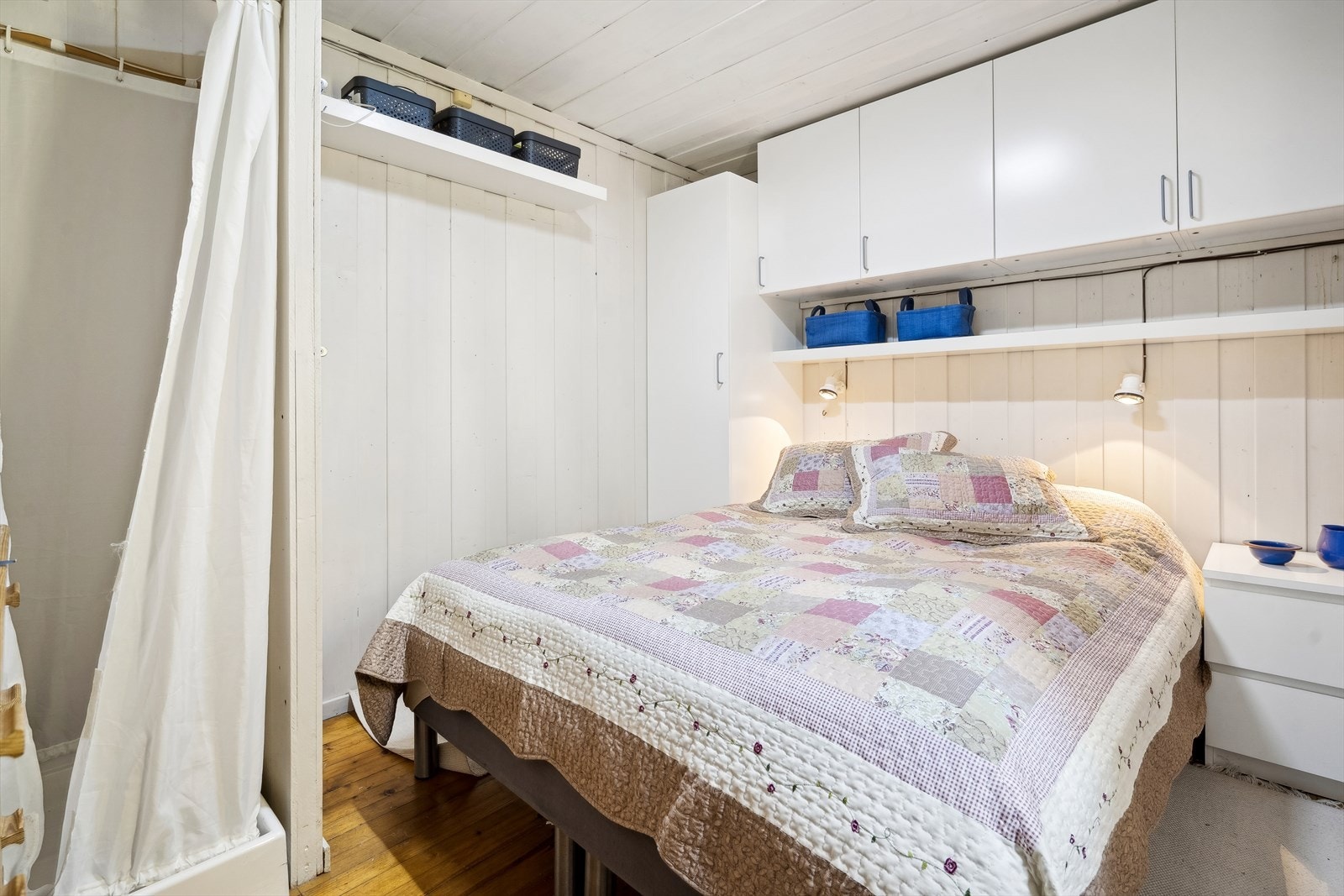 Soverom 1. Her er det også satt inn et dusjkabinett. Galleribilde