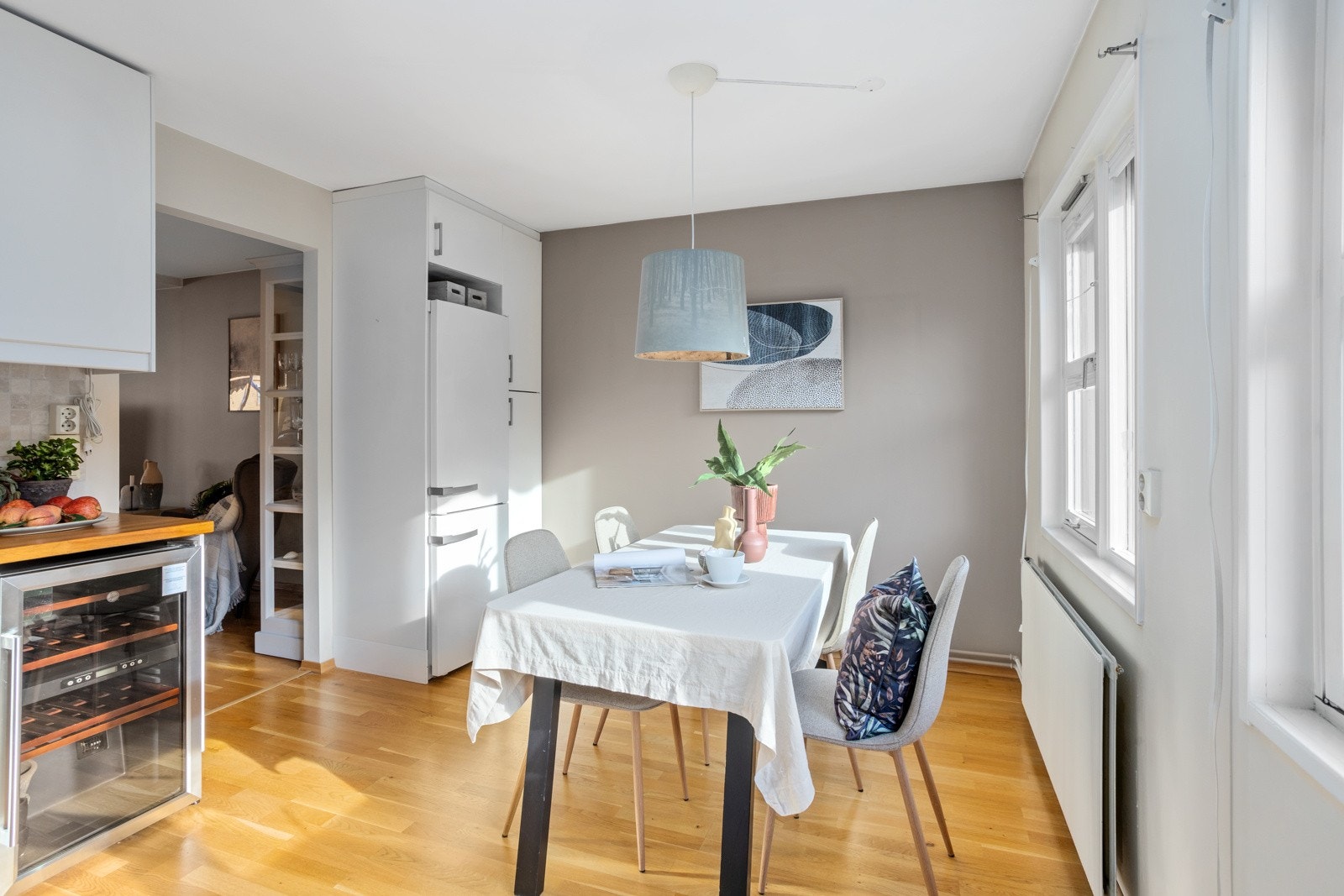 Det er plass til stort bord til å samle familie og venner. Galleribilde