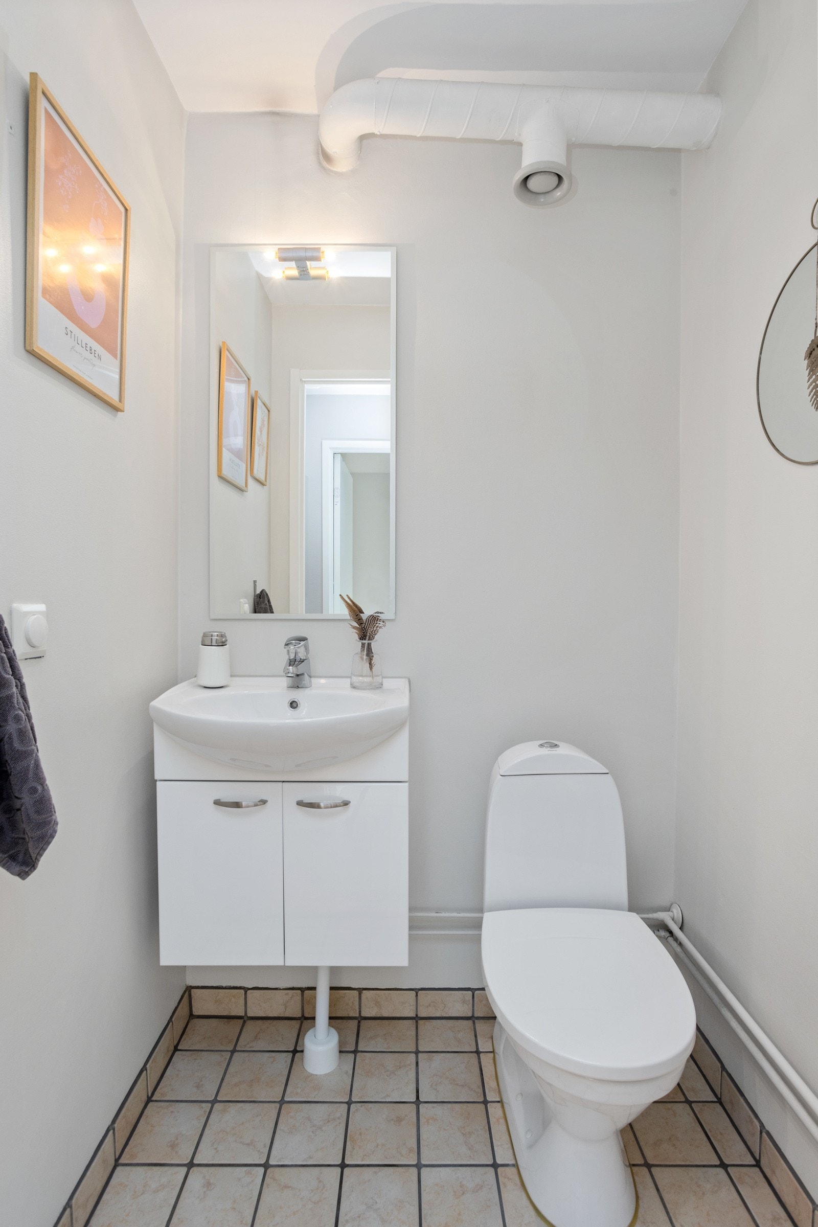 Praktisk separat toalett ved siden av badet. Galleribilde