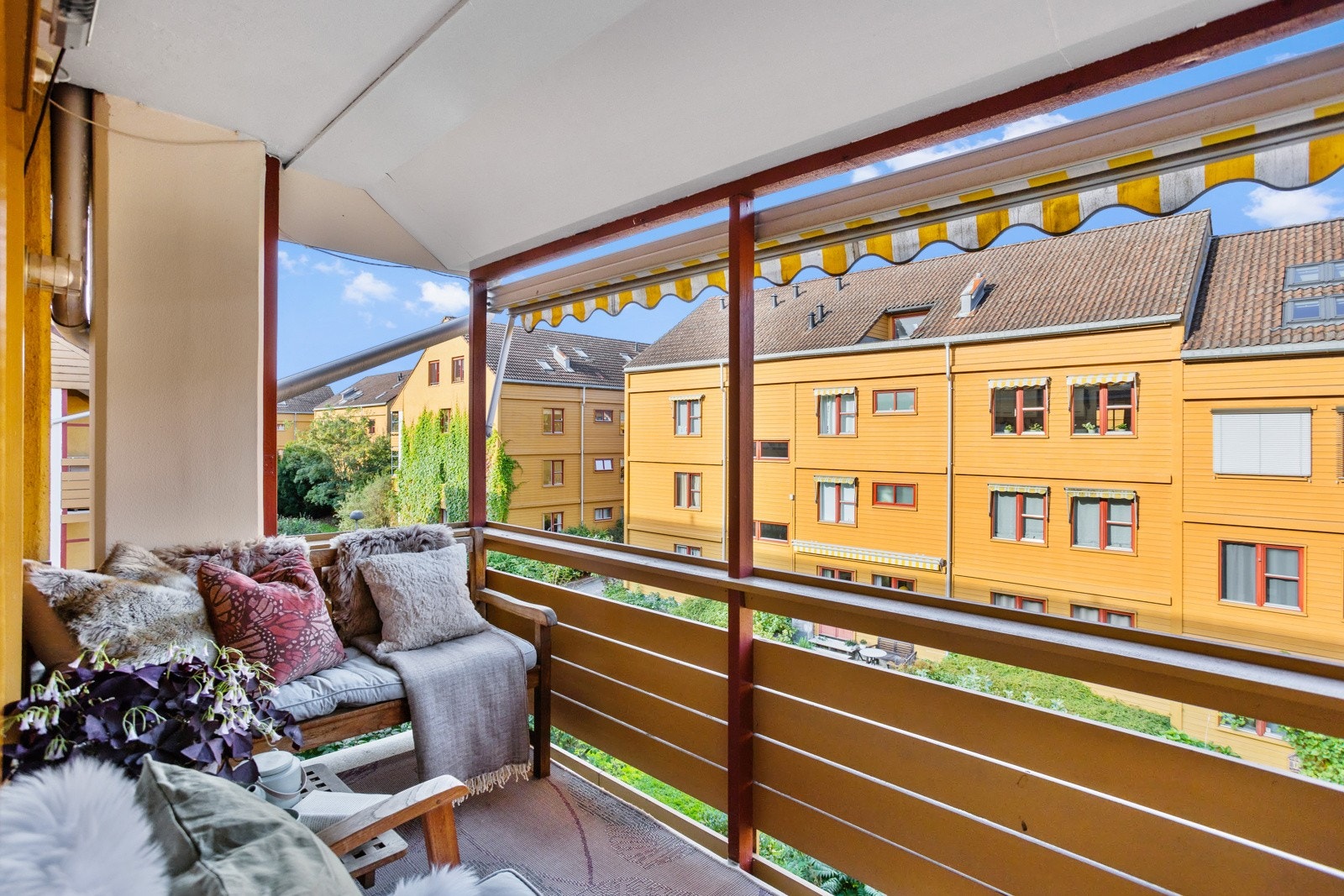 Gode solforhold på balkongen med sol fra ca. kl. 13.30-20.00 sommertid. Galleribilde