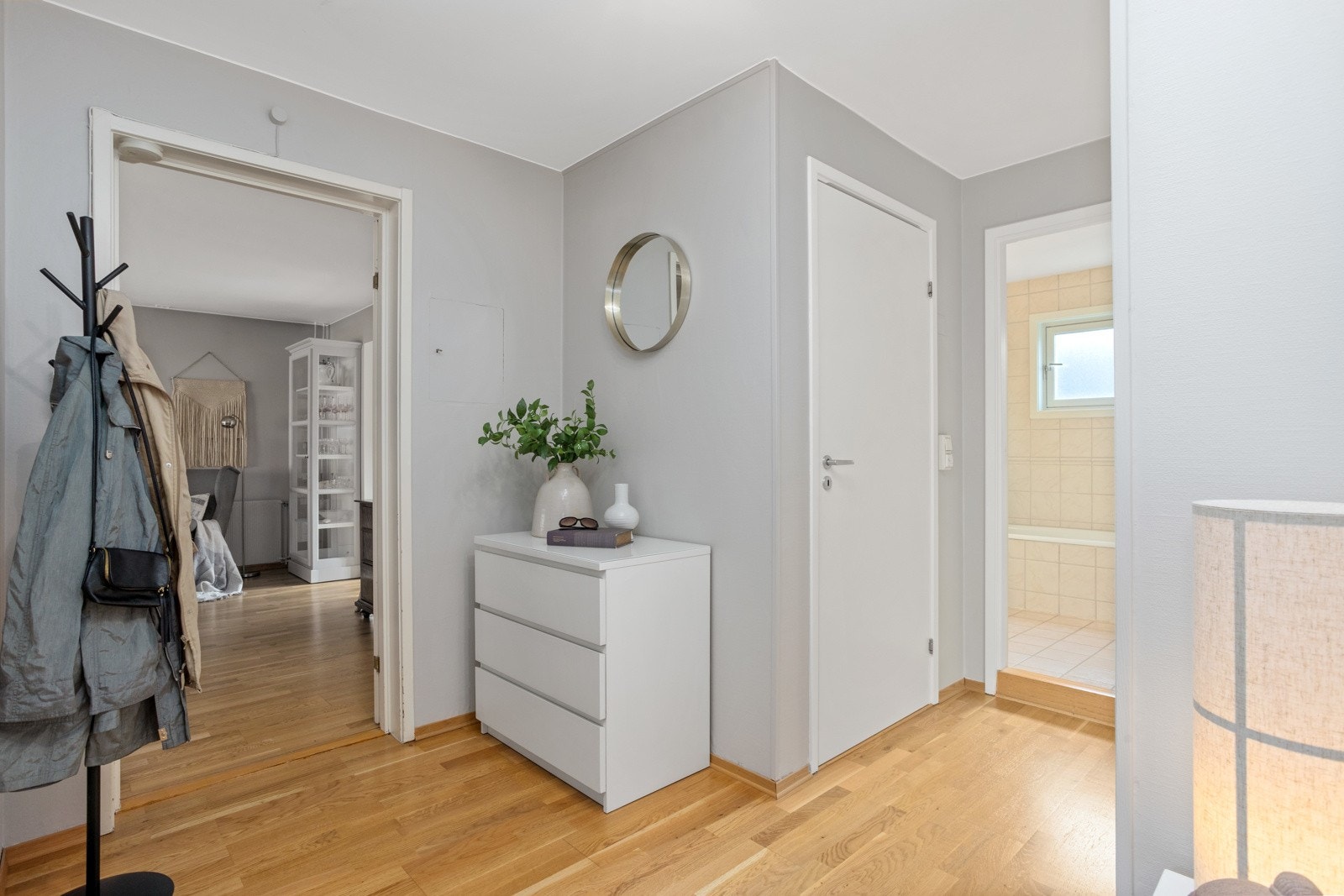 Entré/gang med plass til yttertøy. Galleribilde