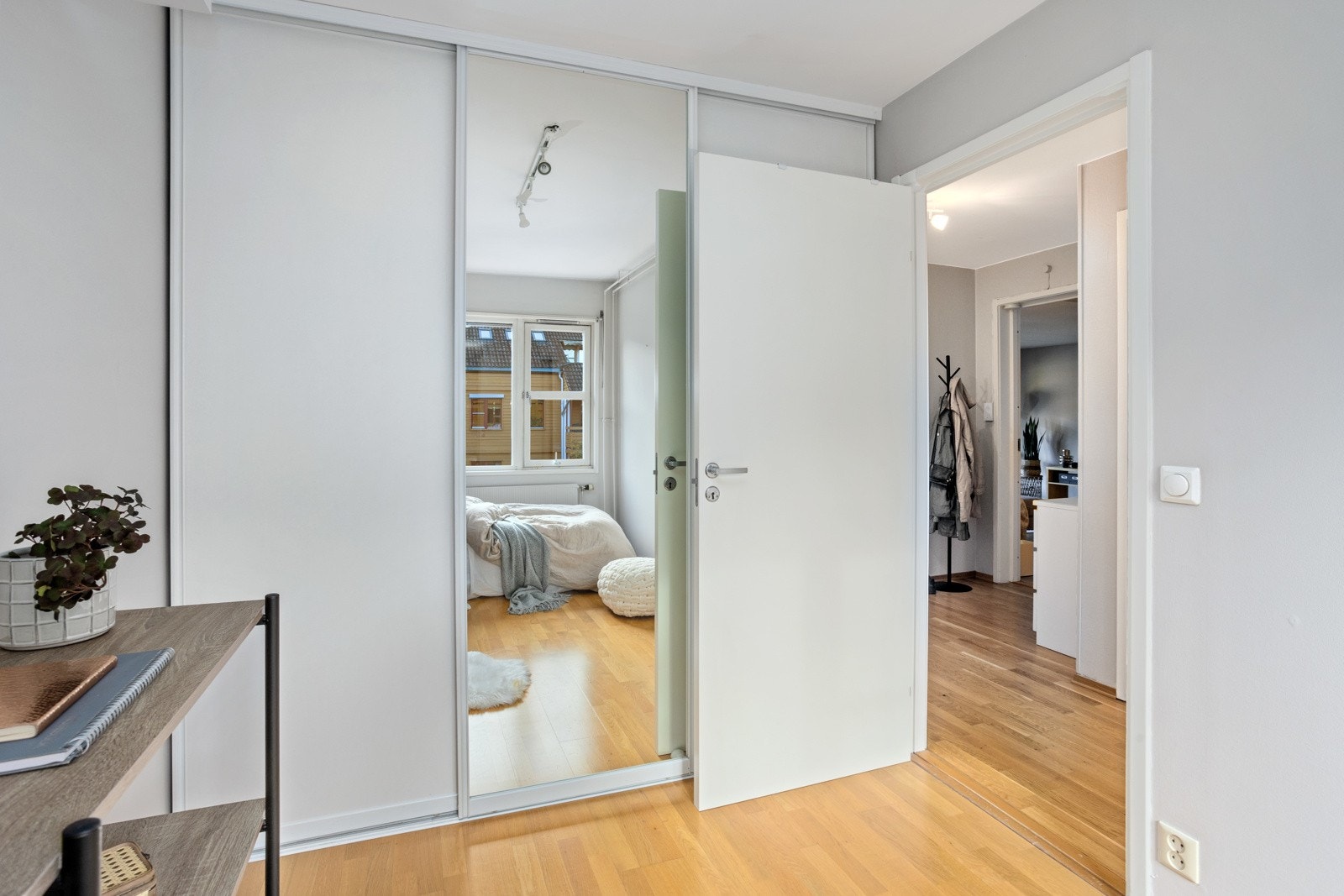 Garderobeskap på soverom 2. Galleribilde